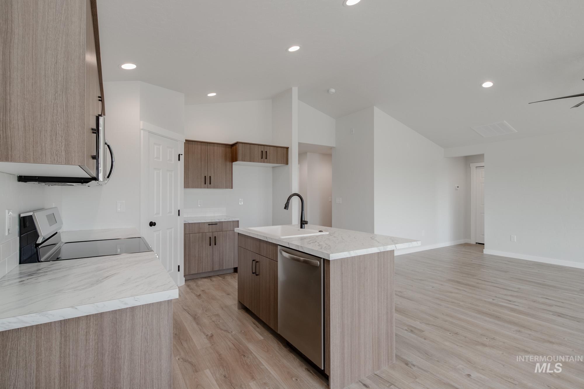 2905 E Valley Wind St, Kuna, Idaho 83634, 3 Bedrooms, 2 Bathrooms, Residential For Sale, Price $414,990,MLS 98961670