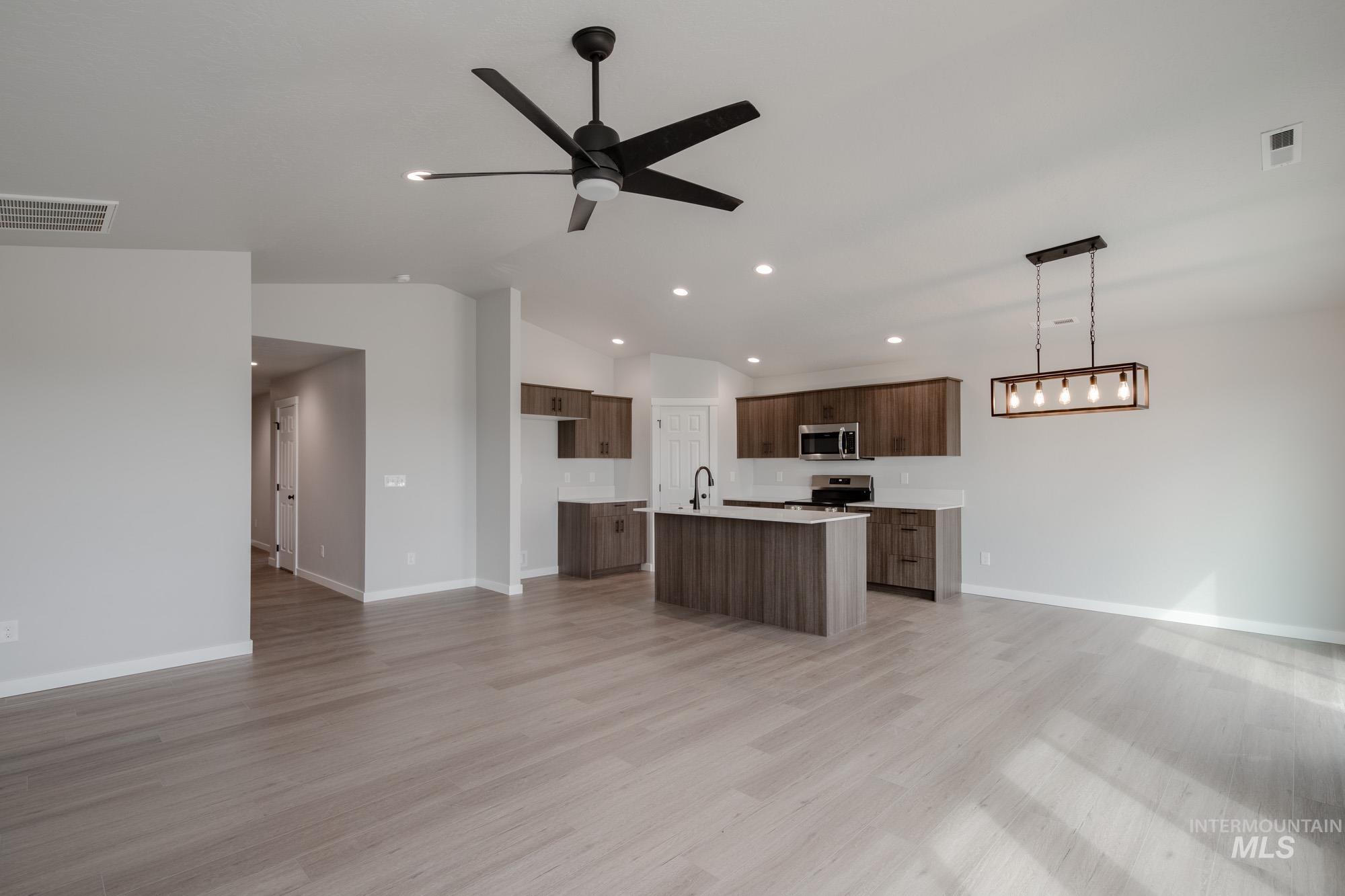 2921 E Valley Wind St, Kuna, Idaho 83634, 3 Bedrooms, 2 Bathrooms, Residential For Sale, Price $424,990,MLS 98961671