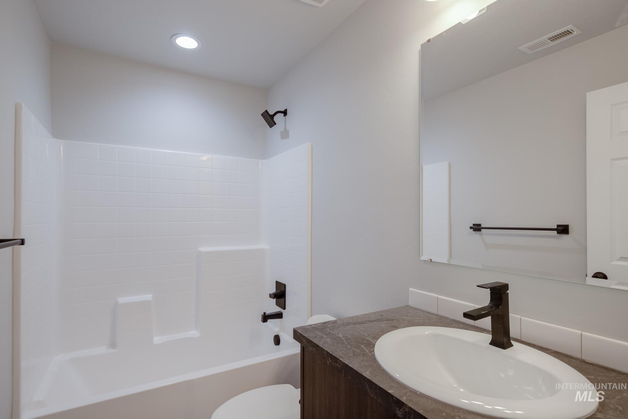 2921 E Valley Wind St, Kuna, Idaho 83634, 3 Bedrooms, 2 Bathrooms, Residential For Sale, Price $424,990,MLS 98961671