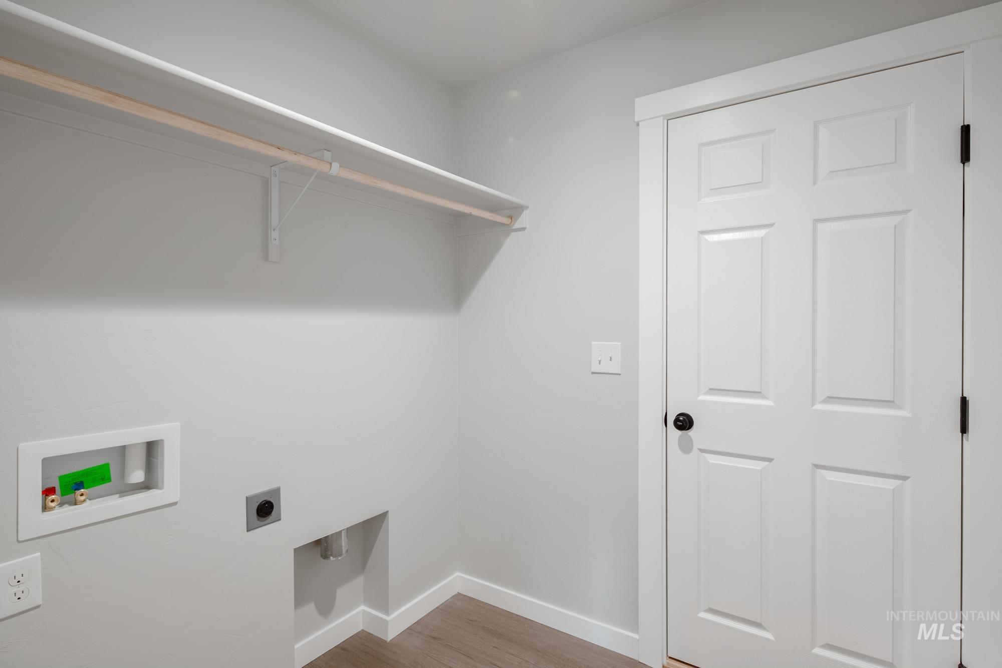 2921 E Valley Wind St, Kuna, Idaho 83634, 3 Bedrooms, 2 Bathrooms, Residential For Sale, Price $424,990,MLS 98961671