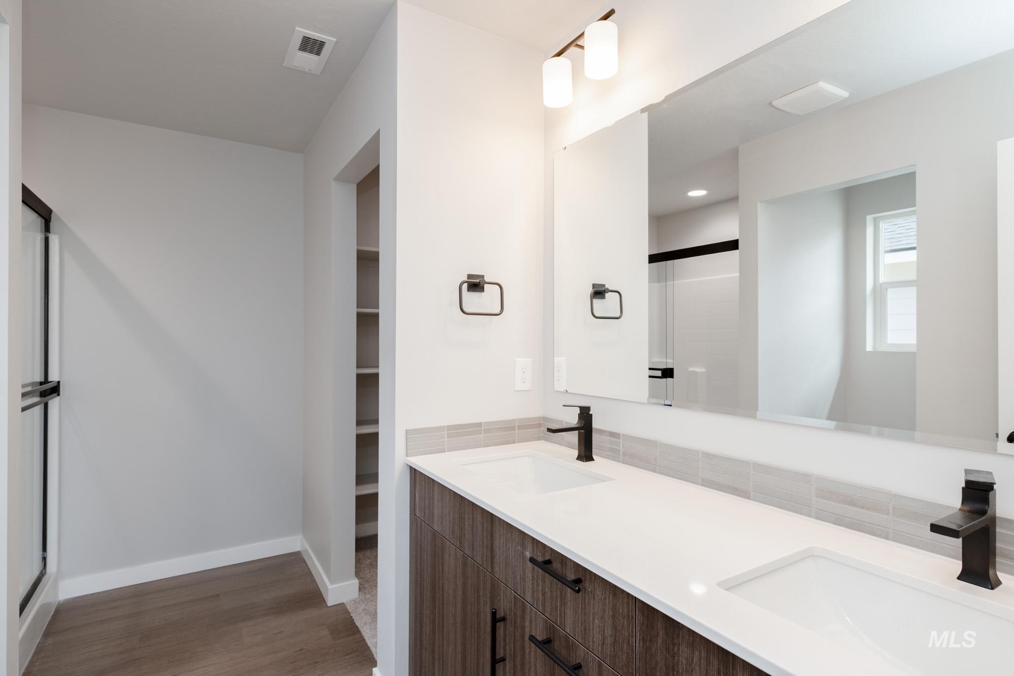 2921 E Valley Wind St, Kuna, Idaho 83634, 3 Bedrooms, 2 Bathrooms, Residential For Sale, Price $424,990,MLS 98961671