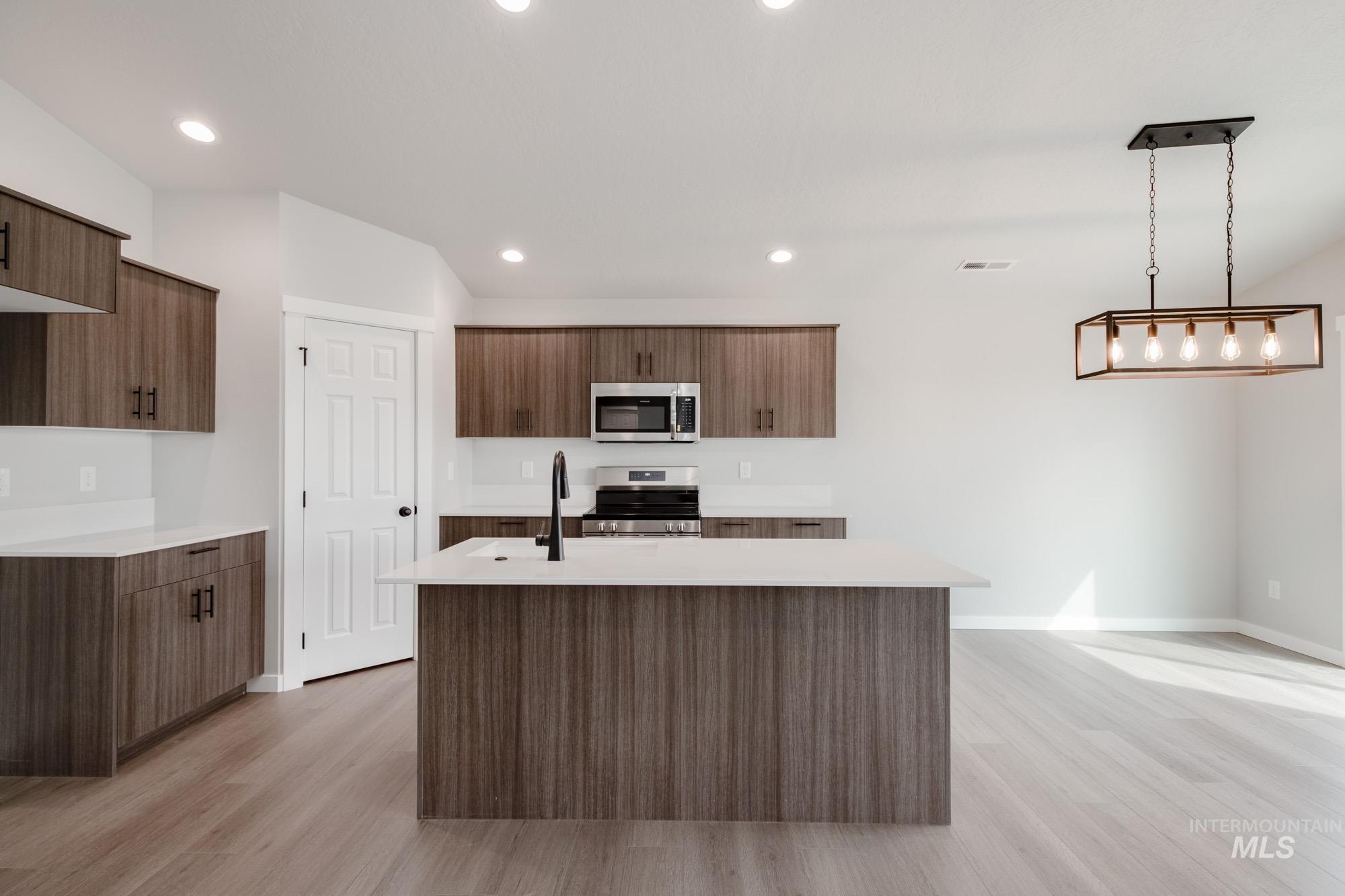 2921 E Valley Wind St, Kuna, Idaho 83634, 3 Bedrooms, 2 Bathrooms, Residential For Sale, Price $424,990,MLS 98961671