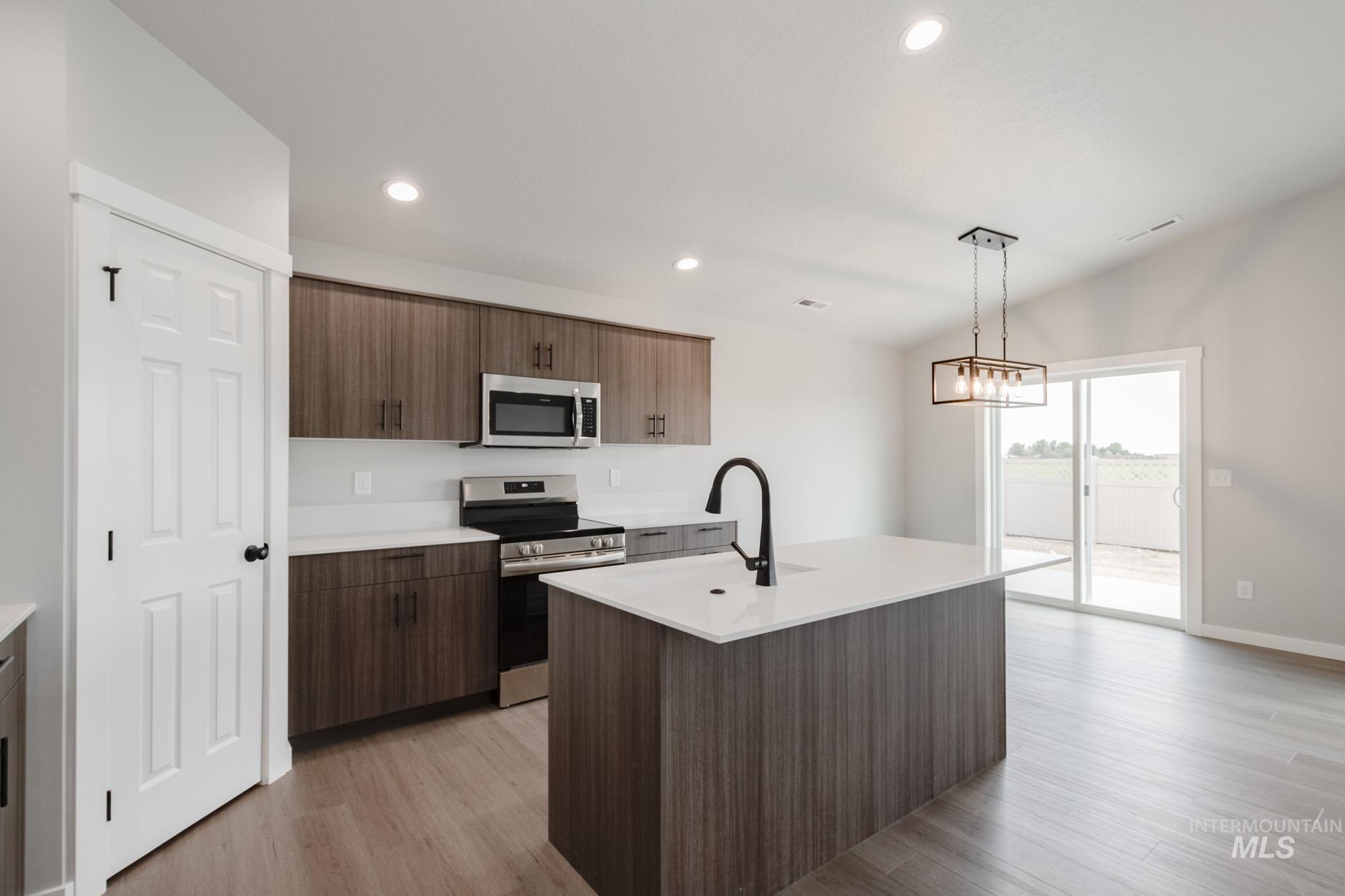 2921 E Valley Wind St, Kuna, Idaho 83634, 3 Bedrooms, 2 Bathrooms, Residential For Sale, Price $424,990,MLS 98961671