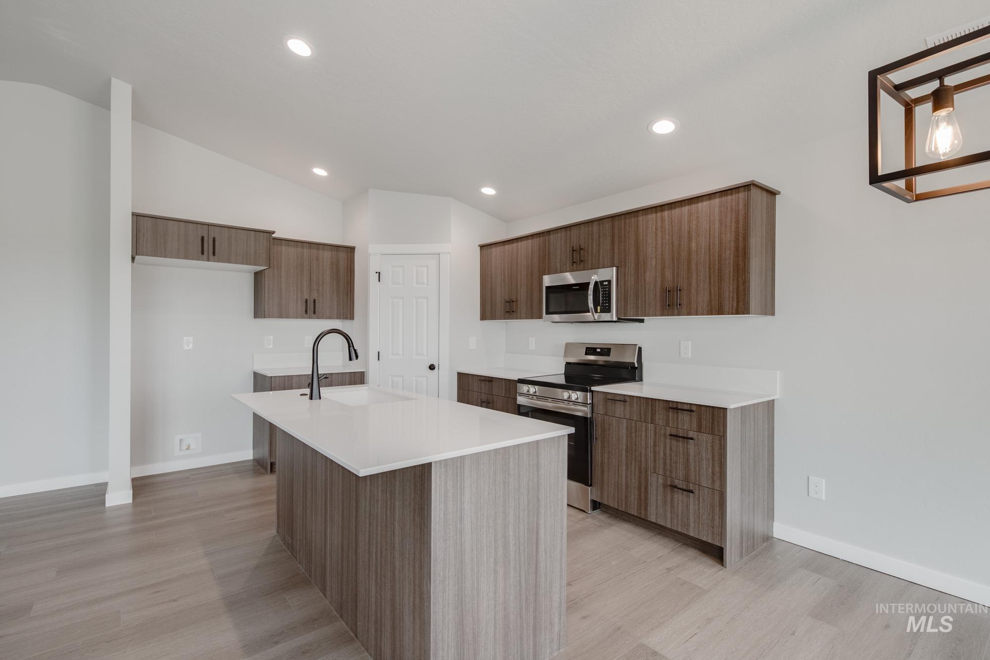 2921 E Valley Wind St, Kuna, Idaho 83634, 3 Bedrooms, 2 Bathrooms, Residential For Sale, Price $424,990,MLS 98961671