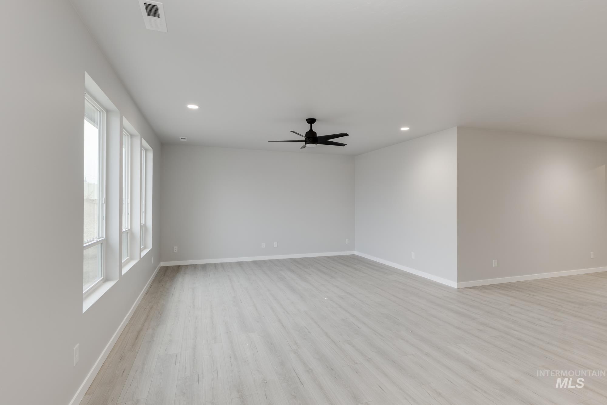 1204 W Cub River Dr, Meridian, Idaho 83642, 4 Bedrooms, 2 Bathrooms, Residential For Sale, Price $564,990,MLS 98961674