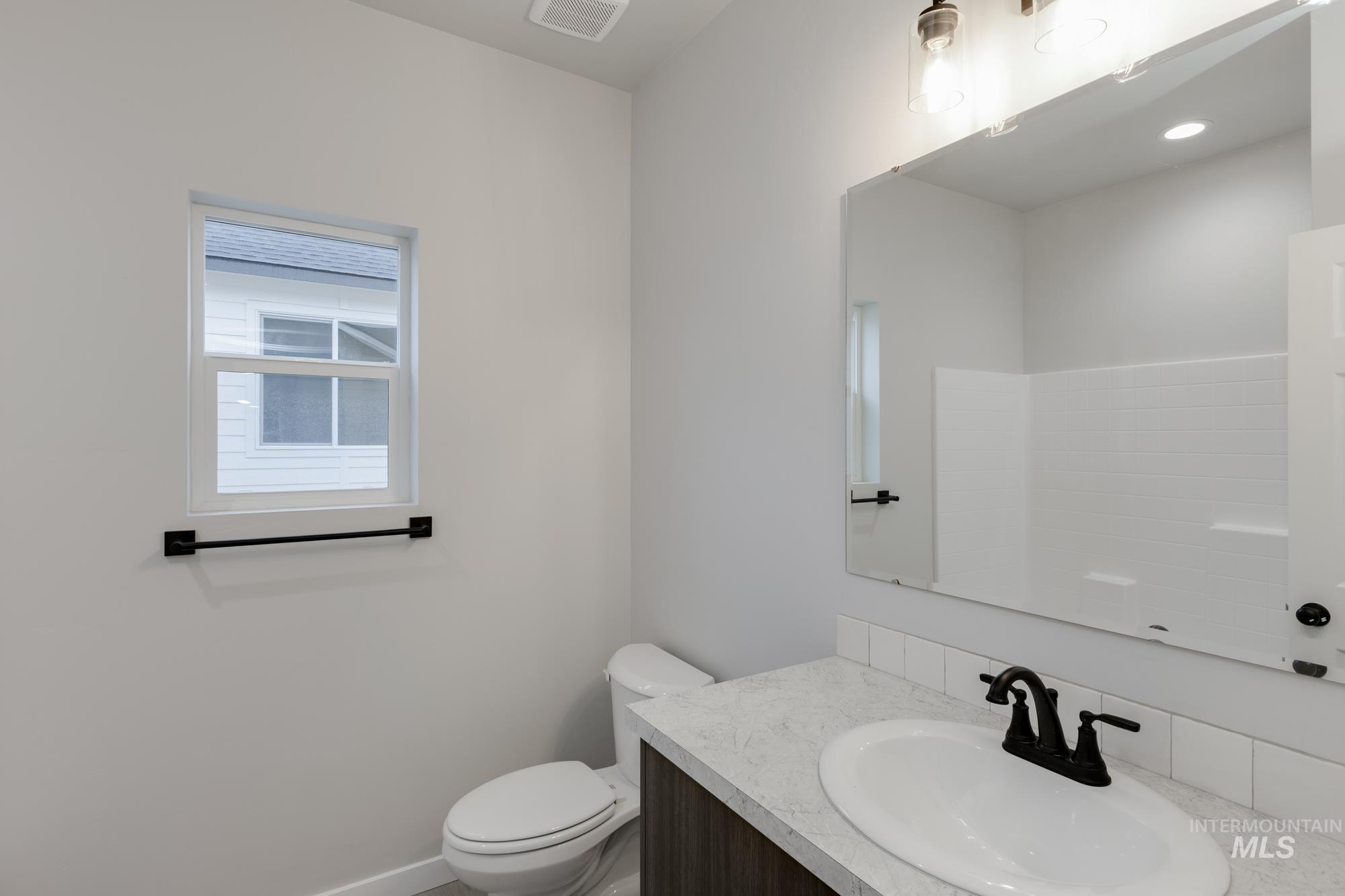 1204 W Cub River Dr, Meridian, Idaho 83642, 4 Bedrooms, 2 Bathrooms, Residential For Sale, Price $564,990,MLS 98961674