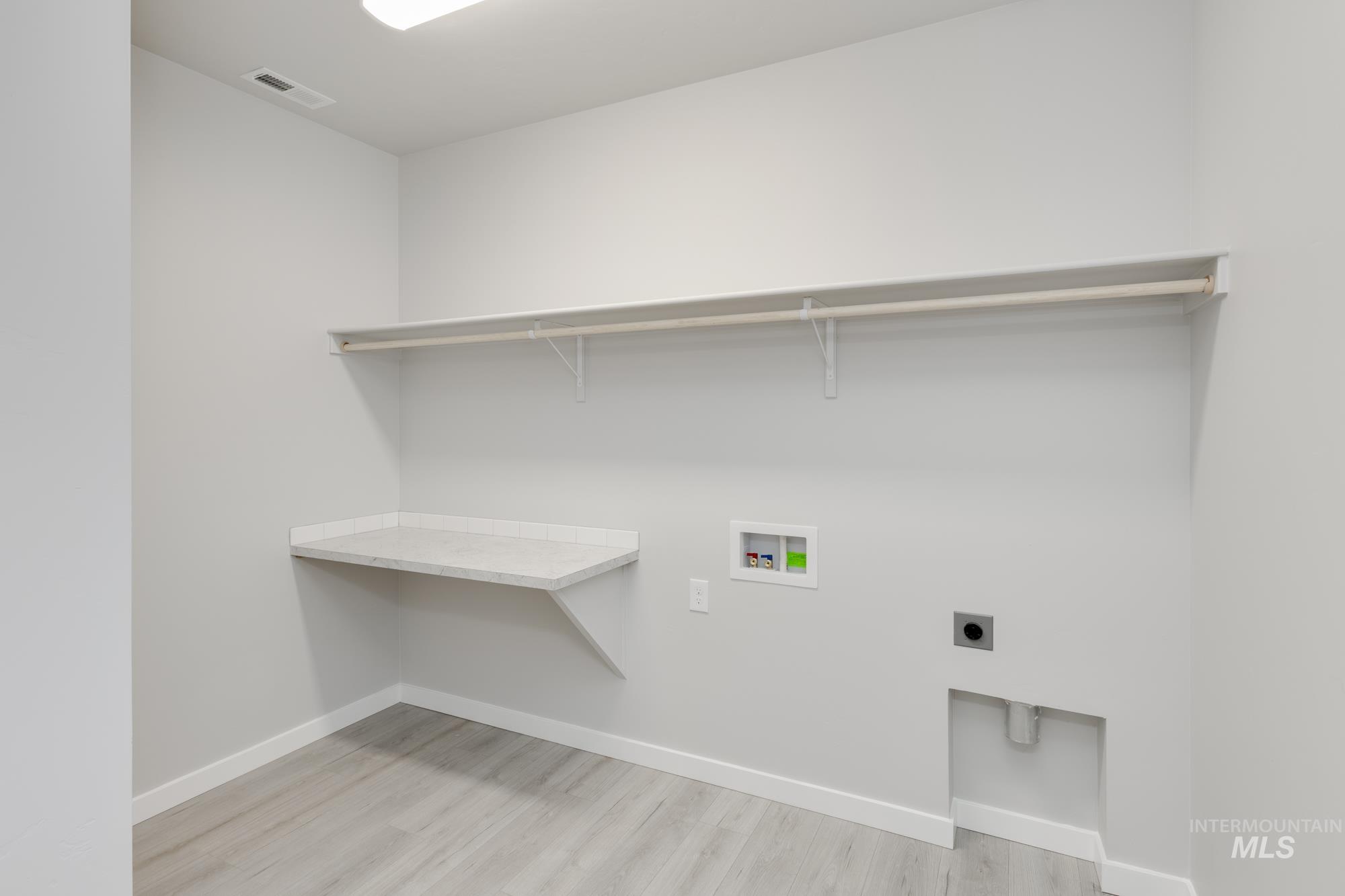 1204 W Cub River Dr, Meridian, Idaho 83642, 4 Bedrooms, 2 Bathrooms, Residential For Sale, Price $564,990,MLS 98961674