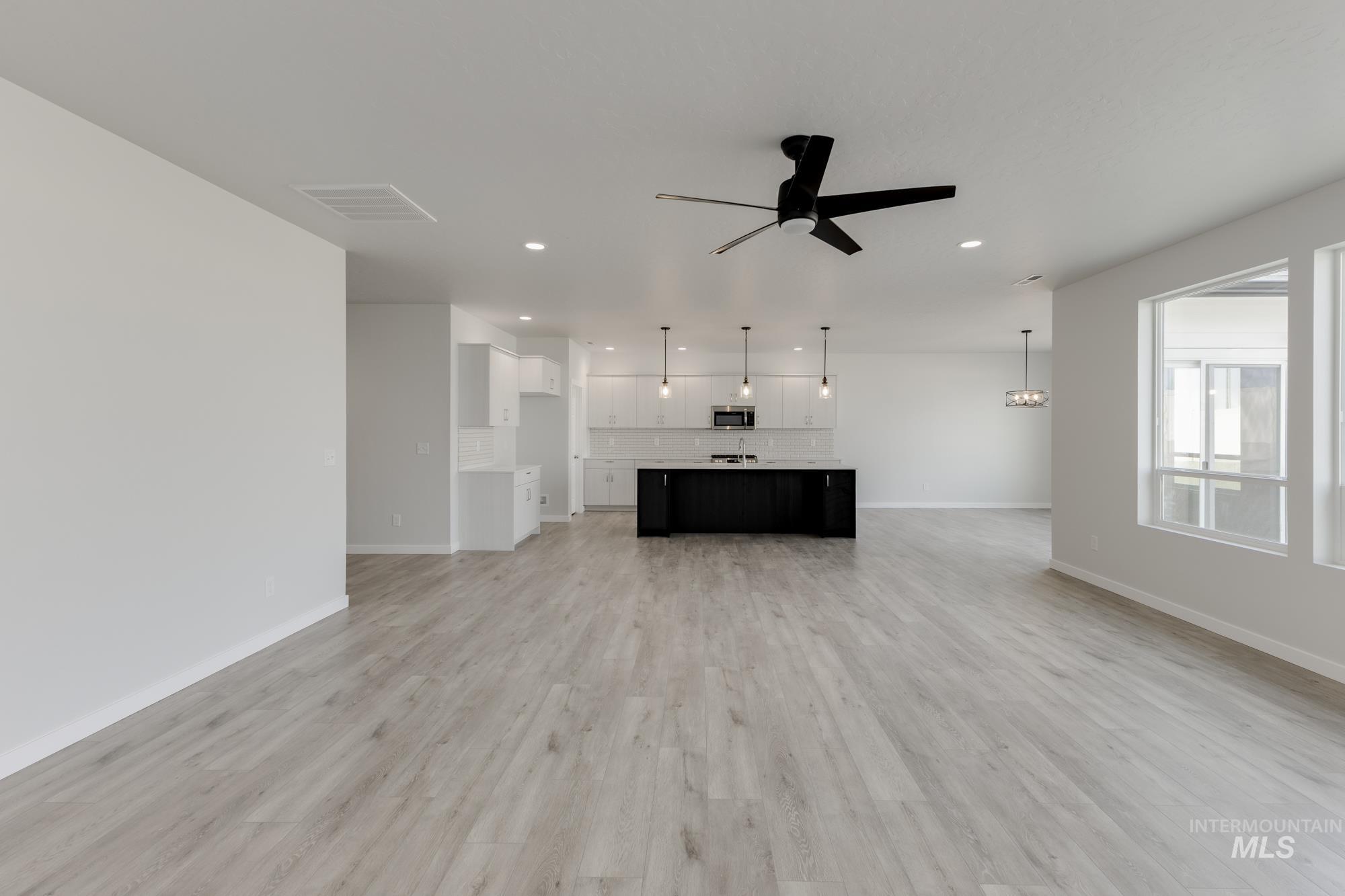 1188 W Cub River Dr, Meridian, Idaho 83642, 4 Bedrooms, 2.5 Bathrooms, Residential For Sale, Price $594,990,MLS 98961675