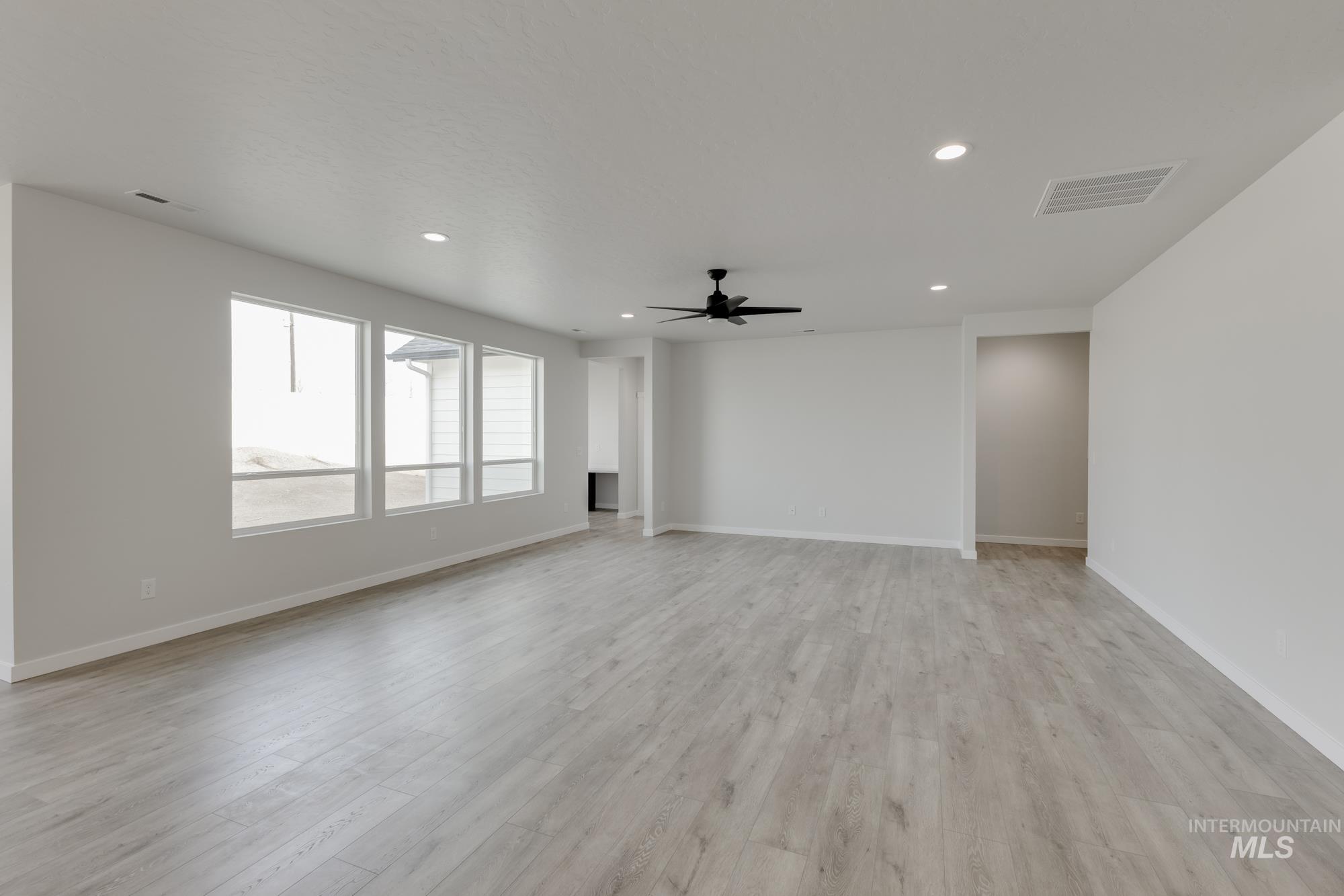 1188 W Cub River Dr, Meridian, Idaho 83642, 4 Bedrooms, 2.5 Bathrooms, Residential For Sale, Price $594,990,MLS 98961675