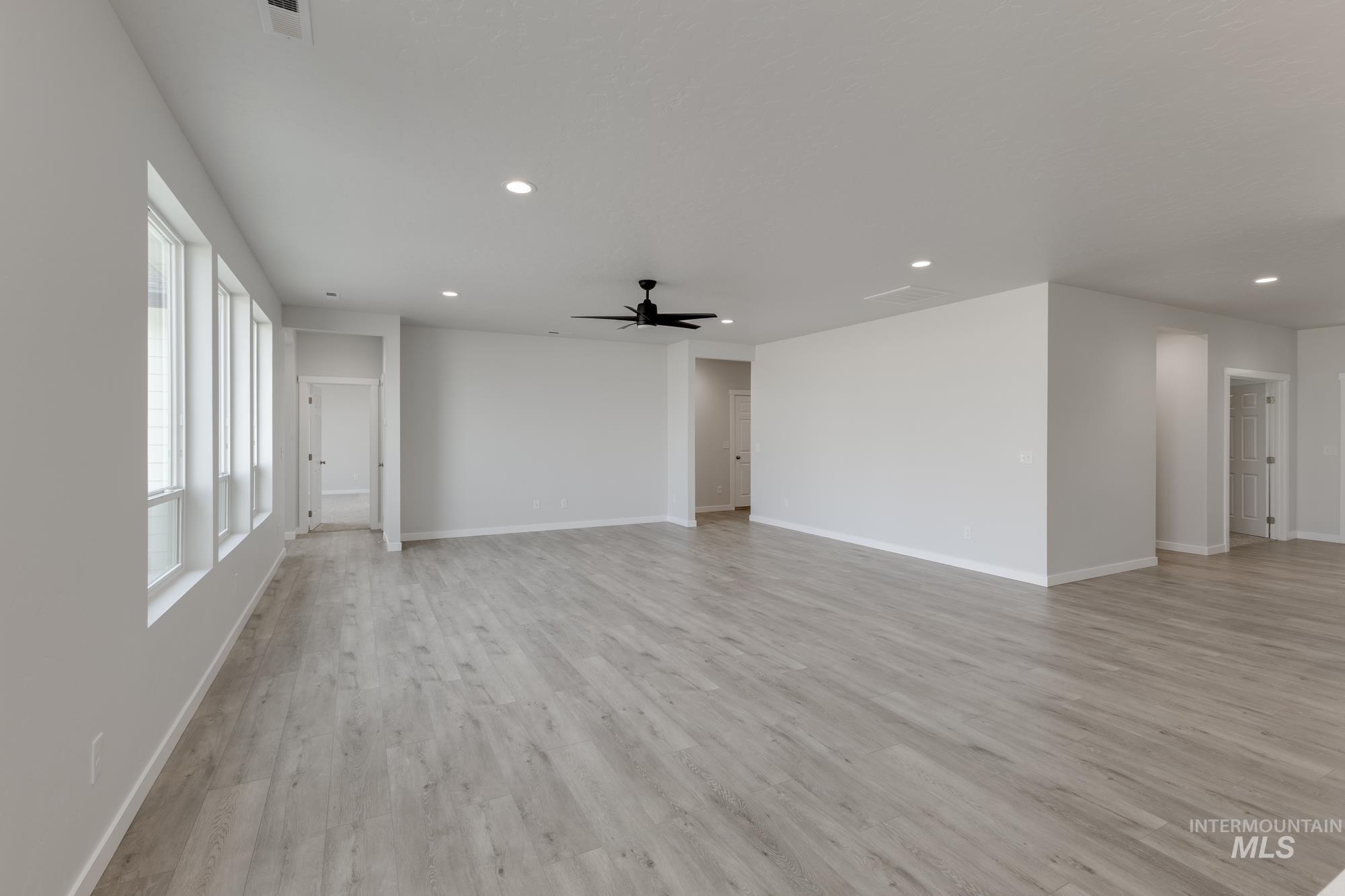 1188 W Cub River Dr, Meridian, Idaho 83642, 4 Bedrooms, 2.5 Bathrooms, Residential For Sale, Price $594,990,MLS 98961675