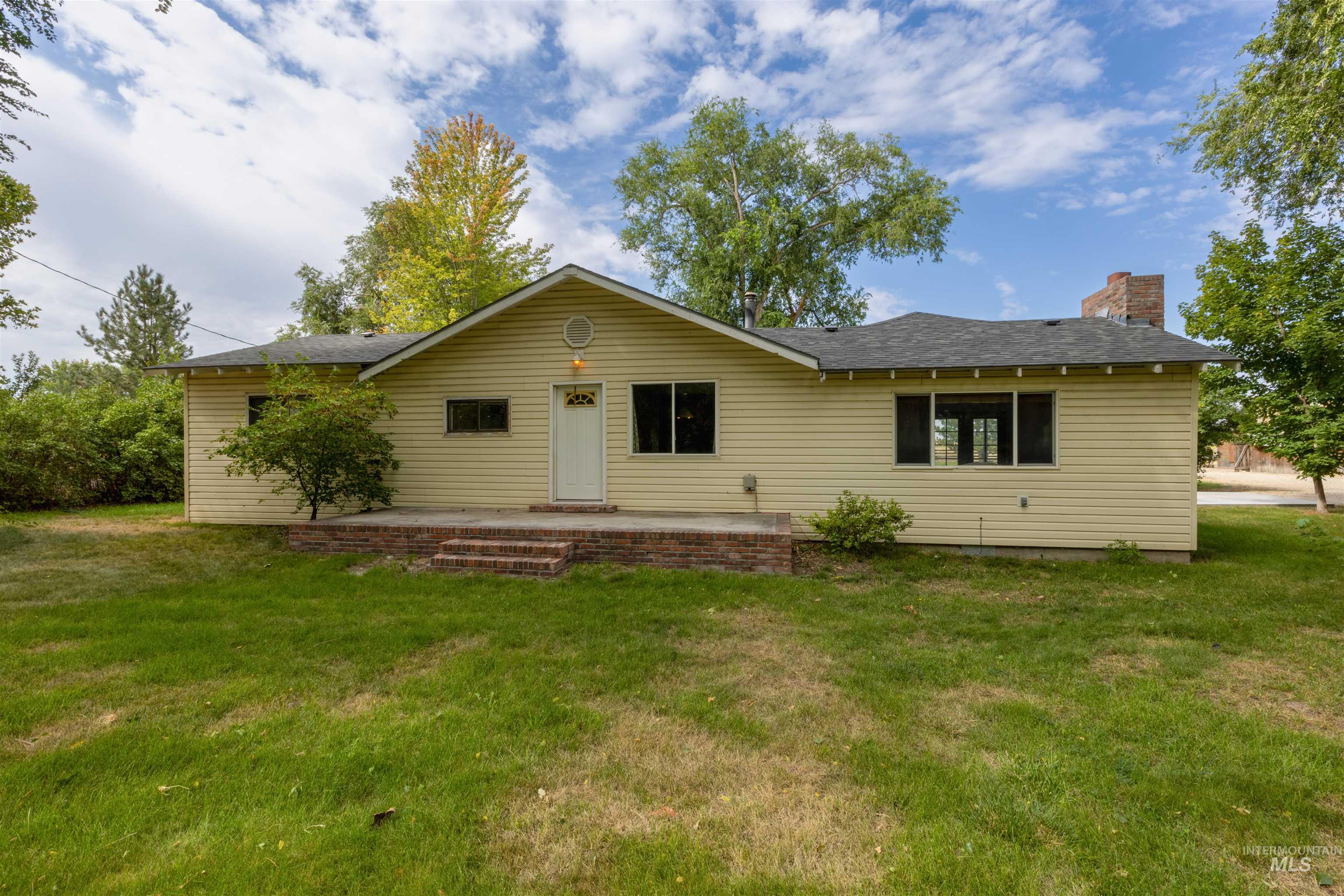 2333 Berglund, Emmett, Idaho 83617, 2 Bedrooms, 1 Bathroom, Residential For Sale, Price $609,000, 98961710