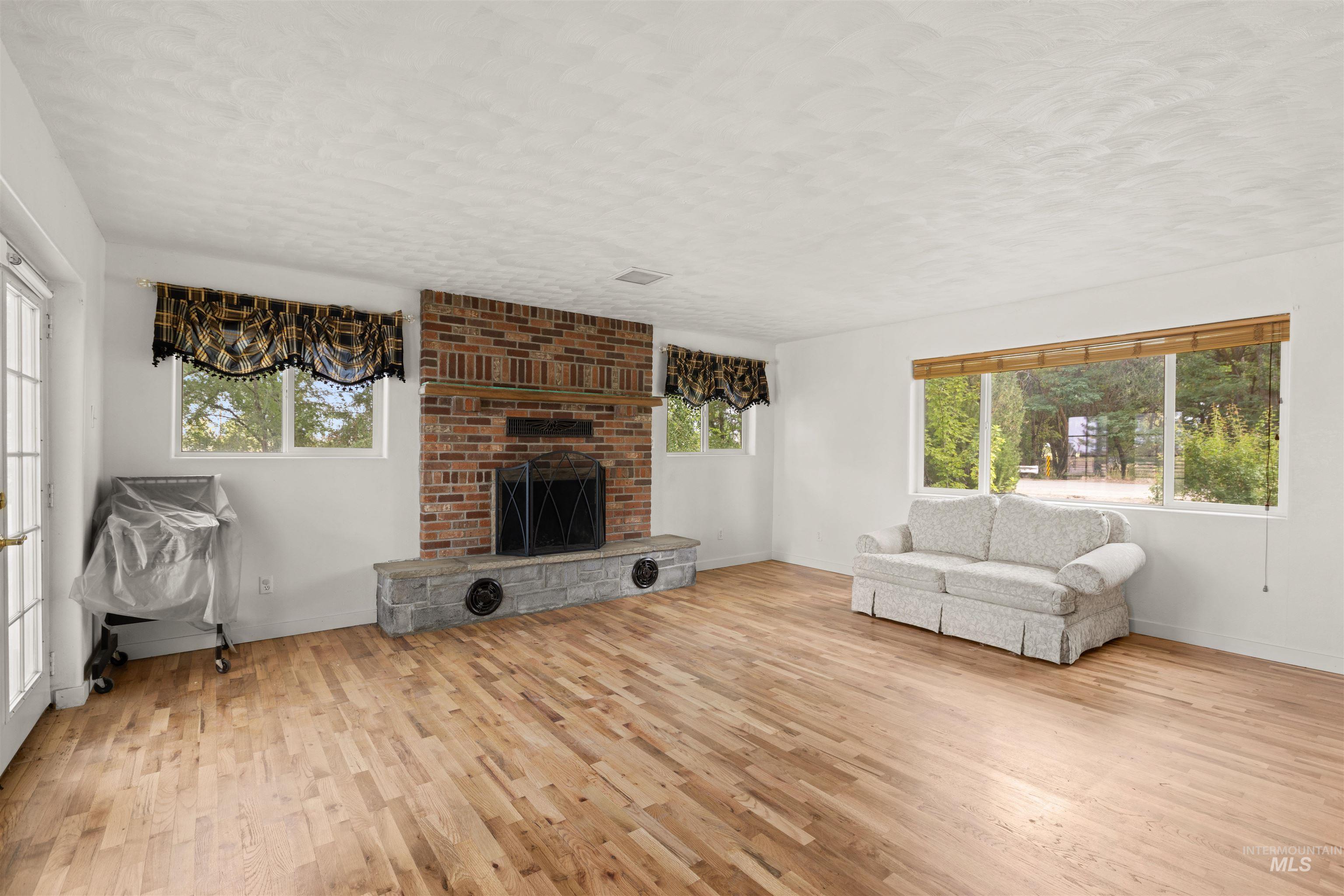 2333 Berglund, Emmett, Idaho 83617, 2 Bedrooms, 1 Bathroom, Residential For Sale, Price $609,000, 98961710