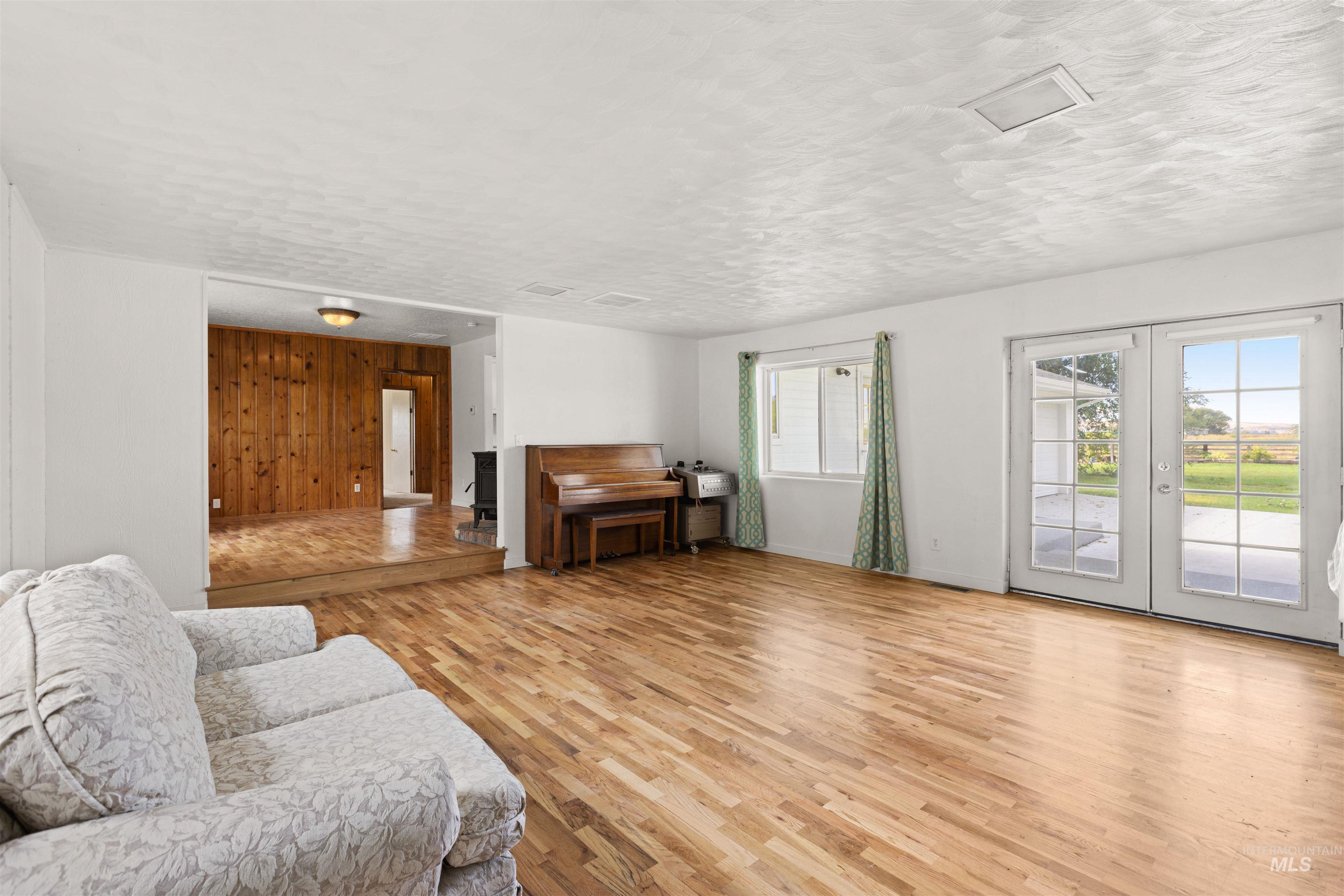 2333 Berglund, Emmett, Idaho 83617, 2 Bedrooms, 1 Bathroom, Residential For Sale, Price $609,000, 98961710