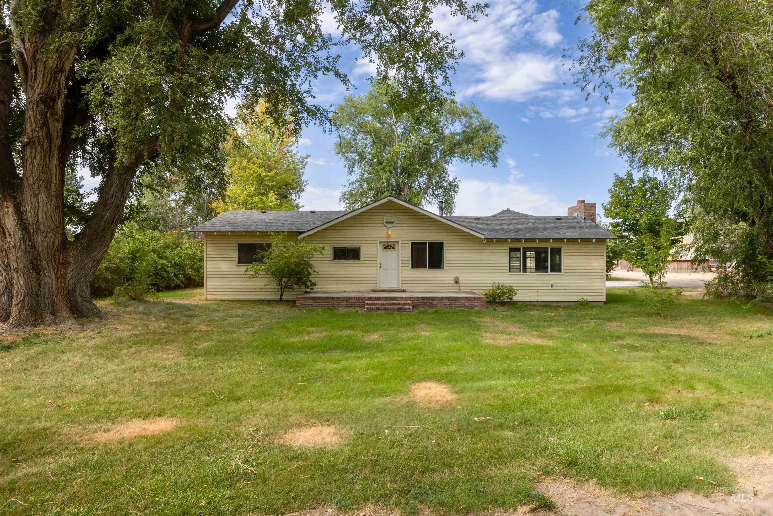 2333 Berglund, Emmett, Idaho 83617, 2 Bedrooms, 1 Bathroom, Residential For Sale, Price $609,000, 98961710