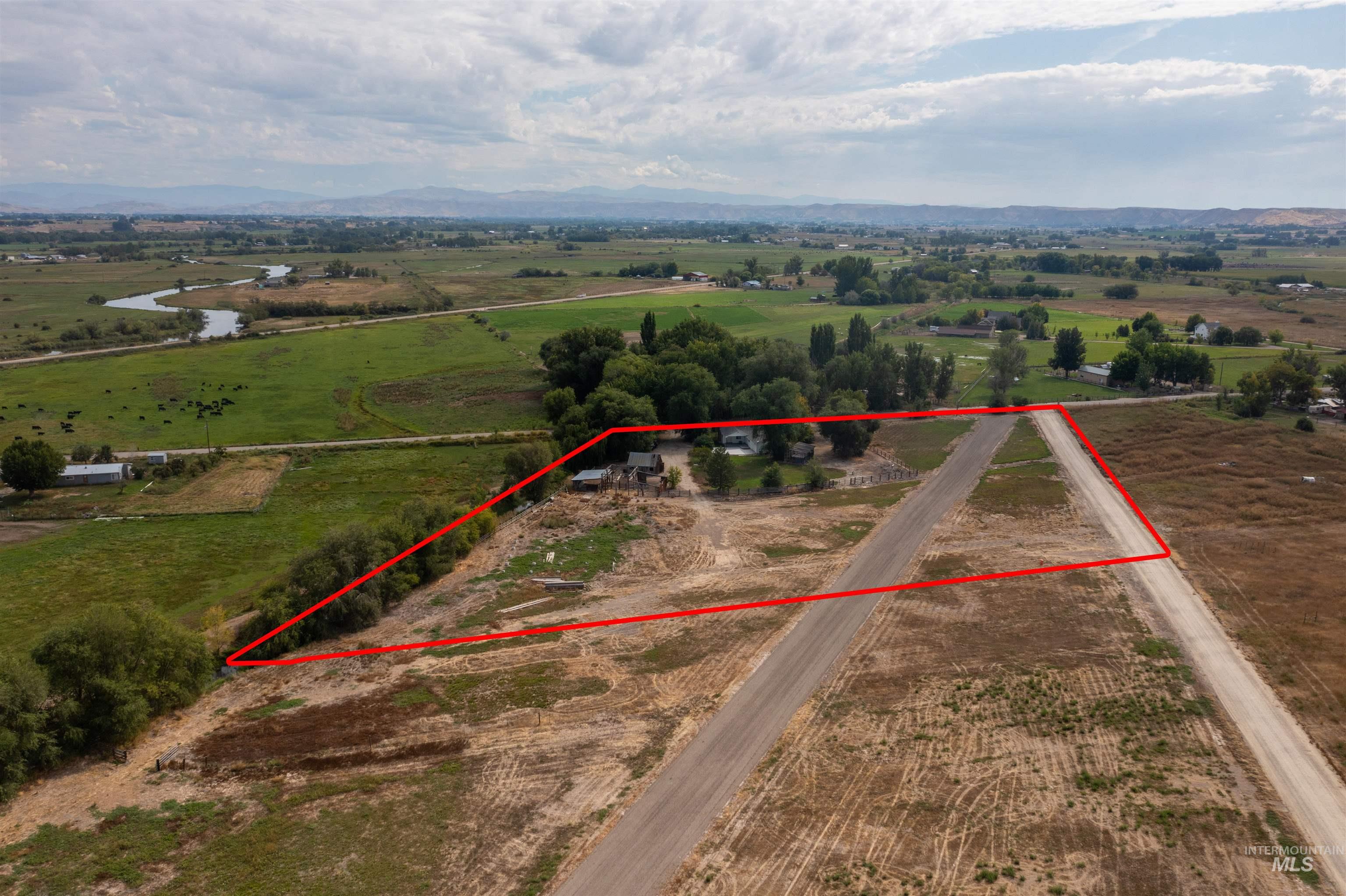 2333 Berglund, Emmett, Idaho 83617, 2 Bedrooms, 1 Bathroom, Residential For Sale, Price $609,000, 98961710