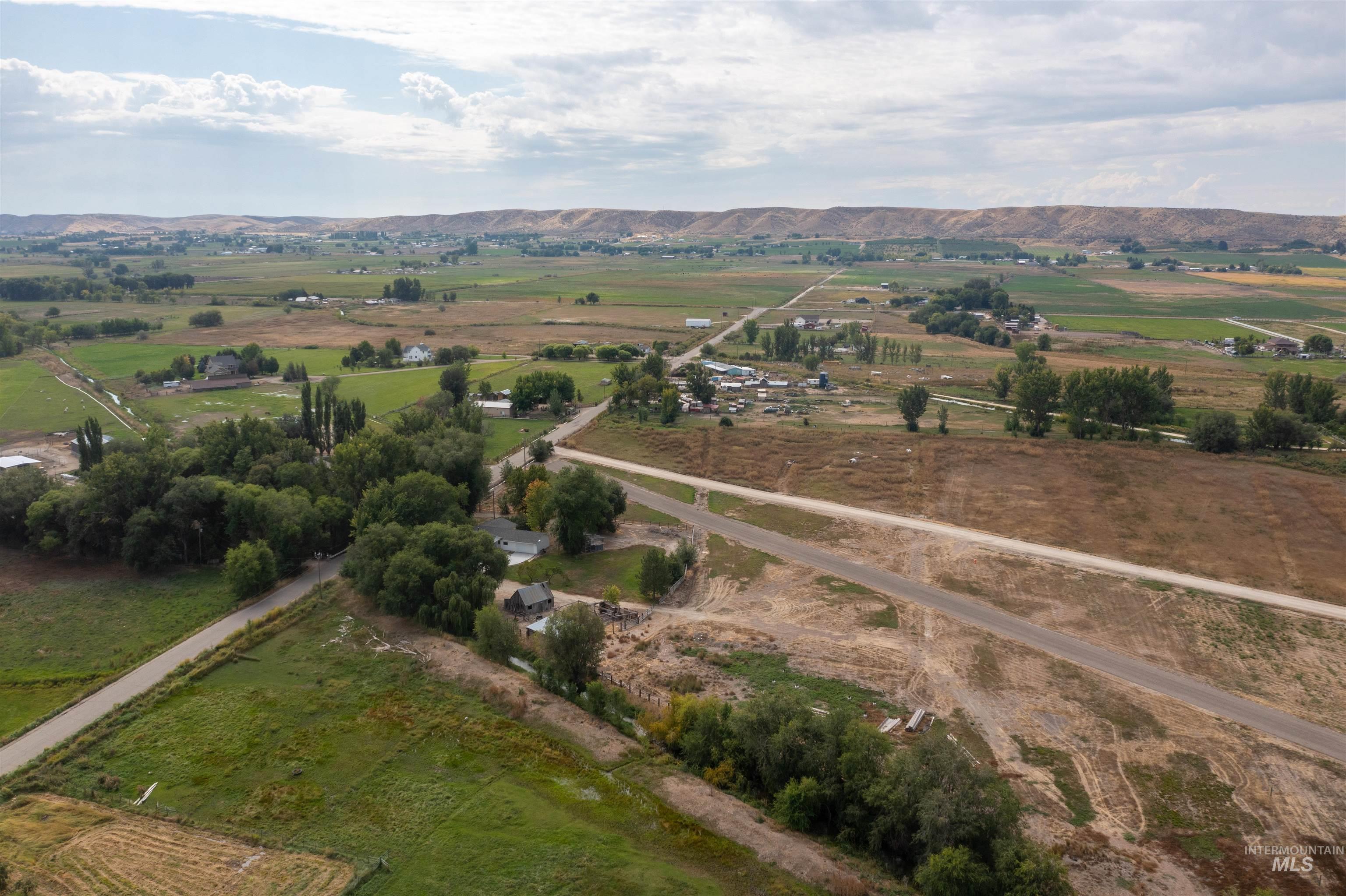 2333 Berglund, Emmett, Idaho 83617, 2 Bedrooms, 1 Bathroom, Residential For Sale, Price $609,000, 98961710