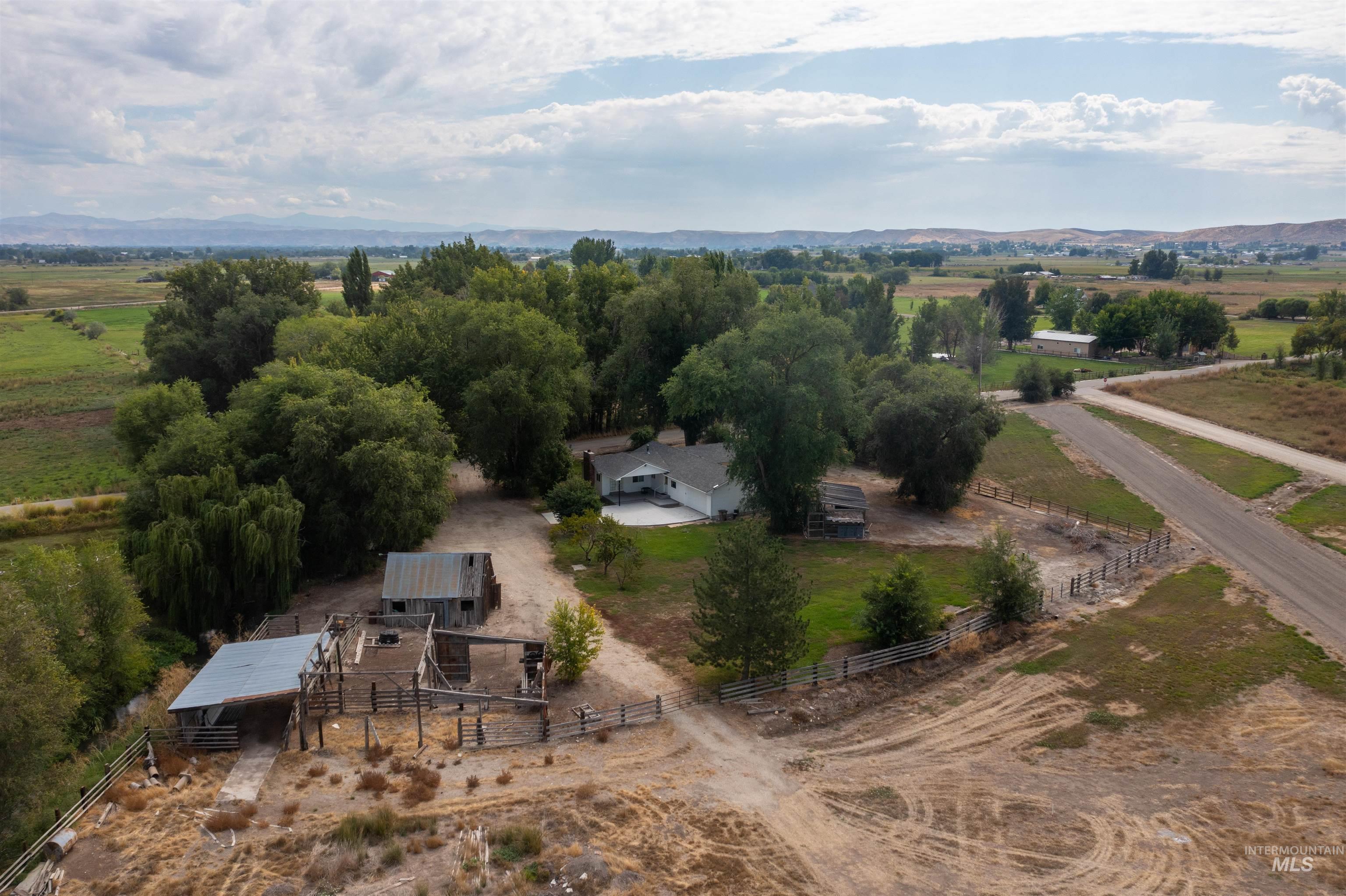 2333 Berglund, Emmett, Idaho 83617, 2 Bedrooms, 1 Bathroom, Residential For Sale, Price $609,000, 98961710