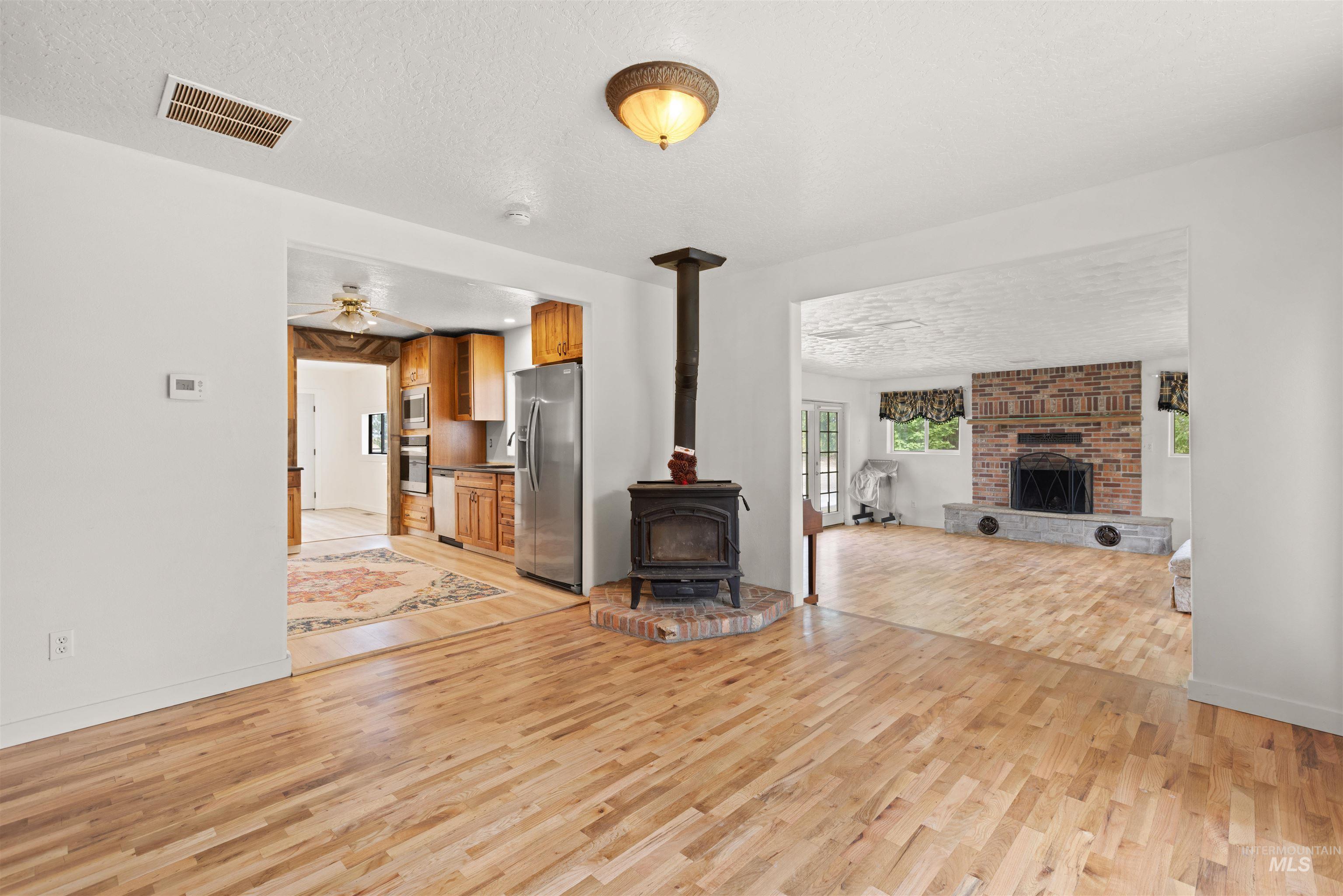 2333 Berglund, Emmett, Idaho 83617, 2 Bedrooms, 1 Bathroom, Residential For Sale, Price $609,000, 98961710