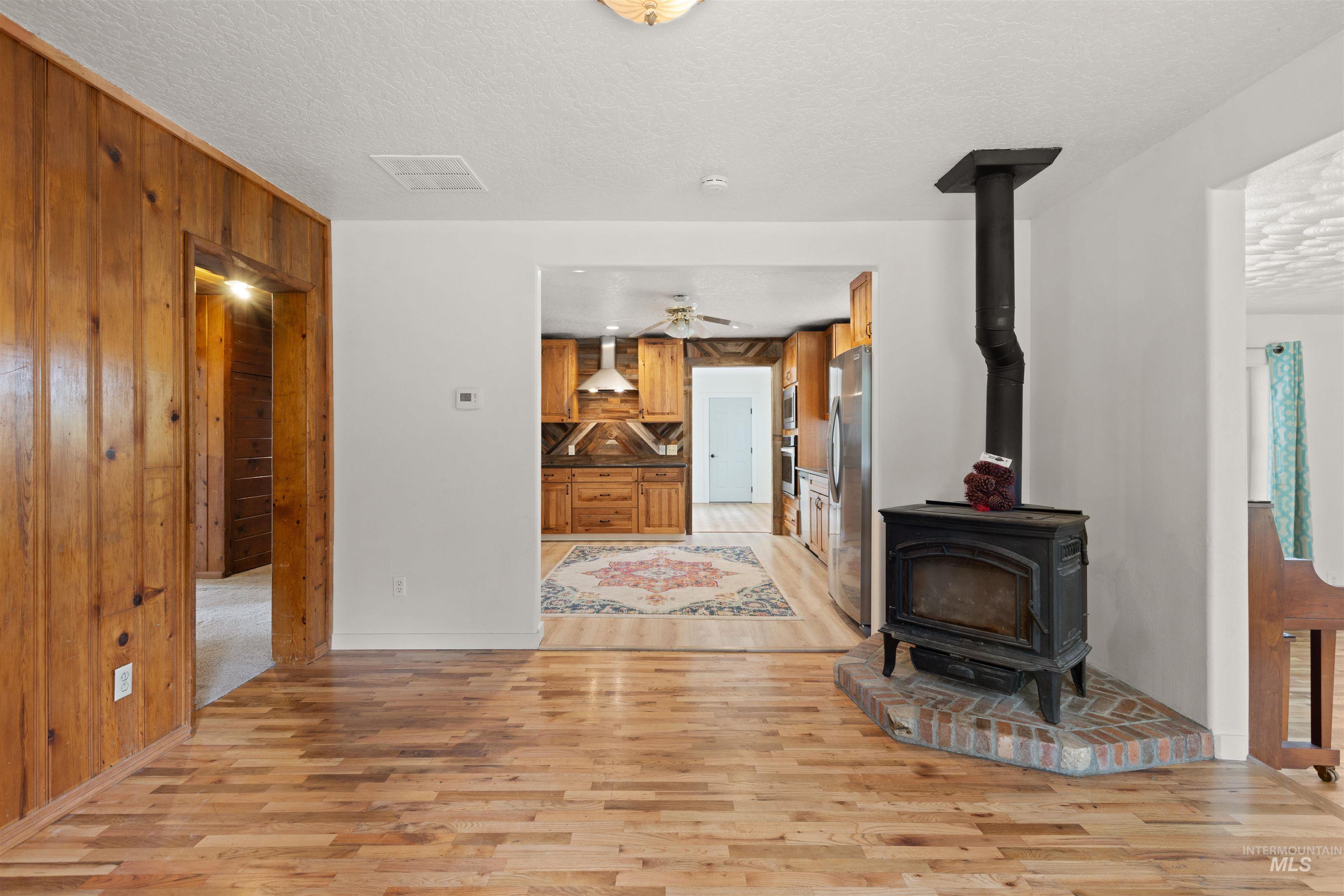 2333 Berglund, Emmett, Idaho 83617, 2 Bedrooms, 1 Bathroom, Residential For Sale, Price $609,000, 98961710