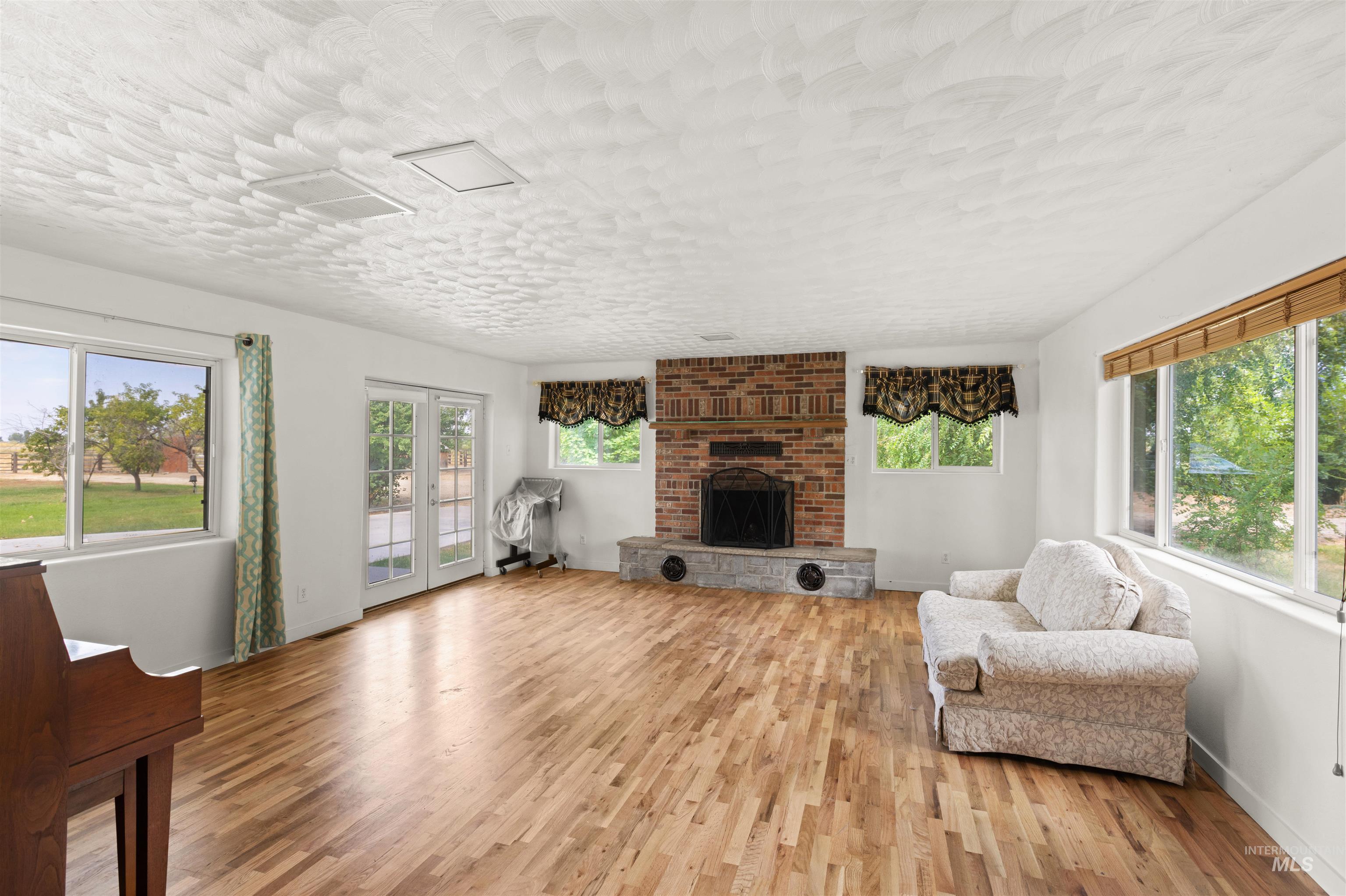 2333 Berglund, Emmett, Idaho 83617, 2 Bedrooms, 1 Bathroom, Residential For Sale, Price $609,000, 98961710