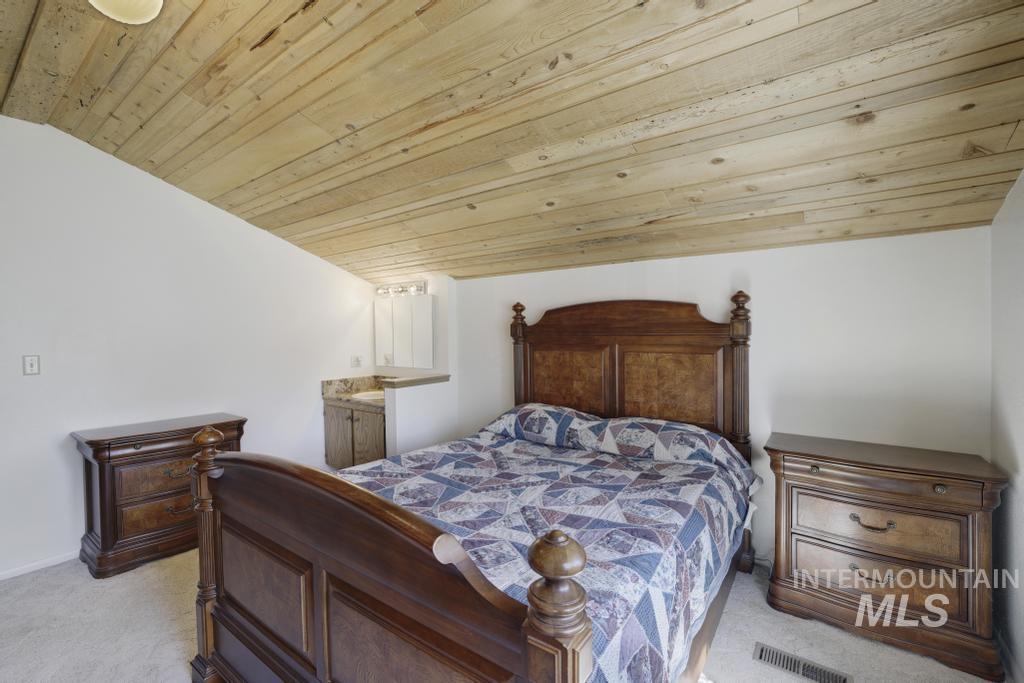 2351 Castle Drive, Twin Falls, Idaho 83301, 3 Bedrooms, 2 Bathrooms, Residential For Sale, Price $419,900,MLS 98961713