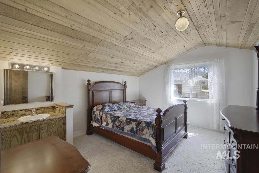 2351 Castle Drive, Twin Falls, Idaho 83301, 3 Bedrooms, 2 Bathrooms, Residential For Sale, Price $419,900,MLS 98961713