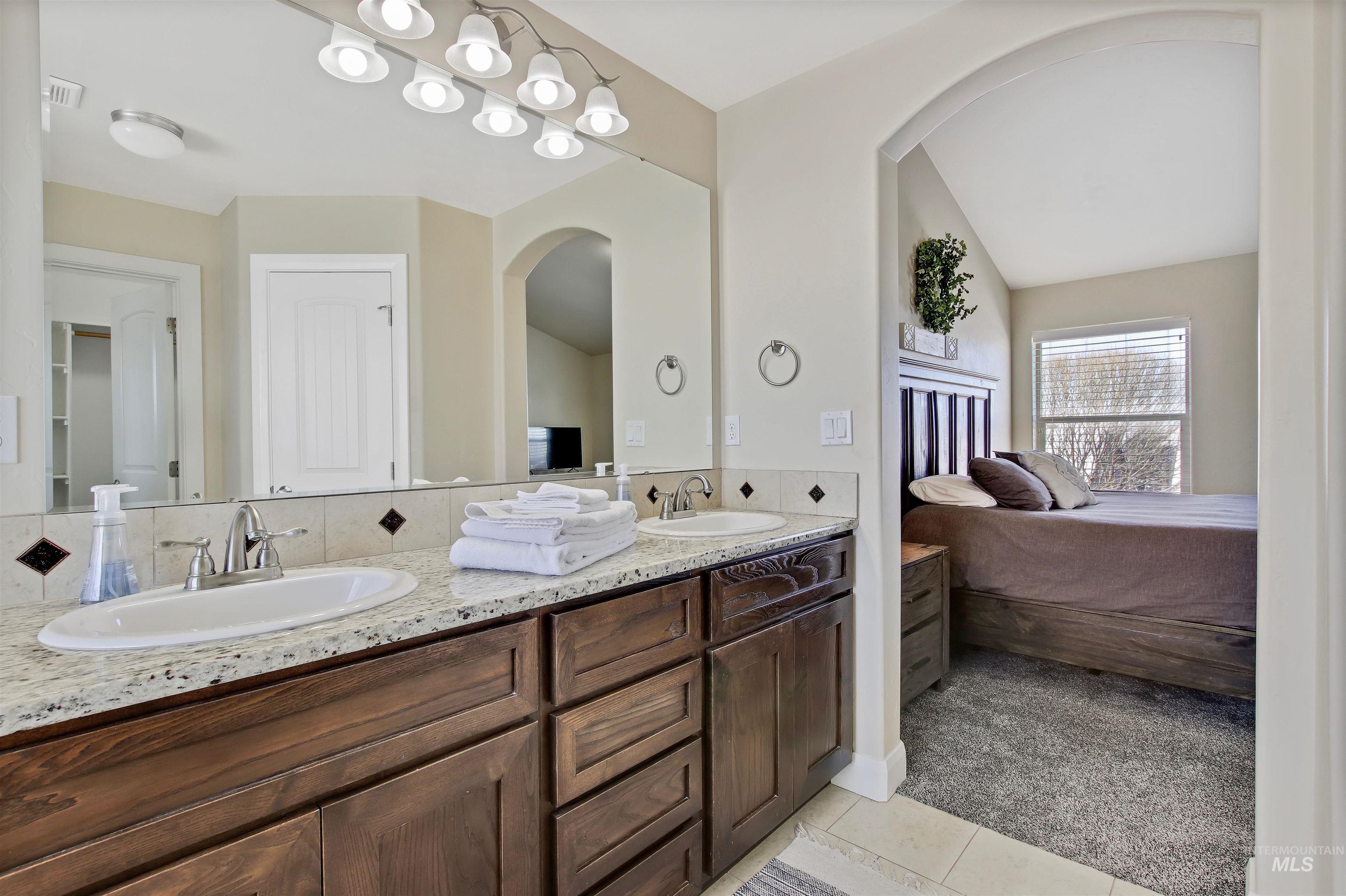 4631 N Adale Ave, Meridian, Idaho 83646, 5 Bedrooms, 3 Bathrooms, Residential For Sale, Price $569,900,MLS 98961717