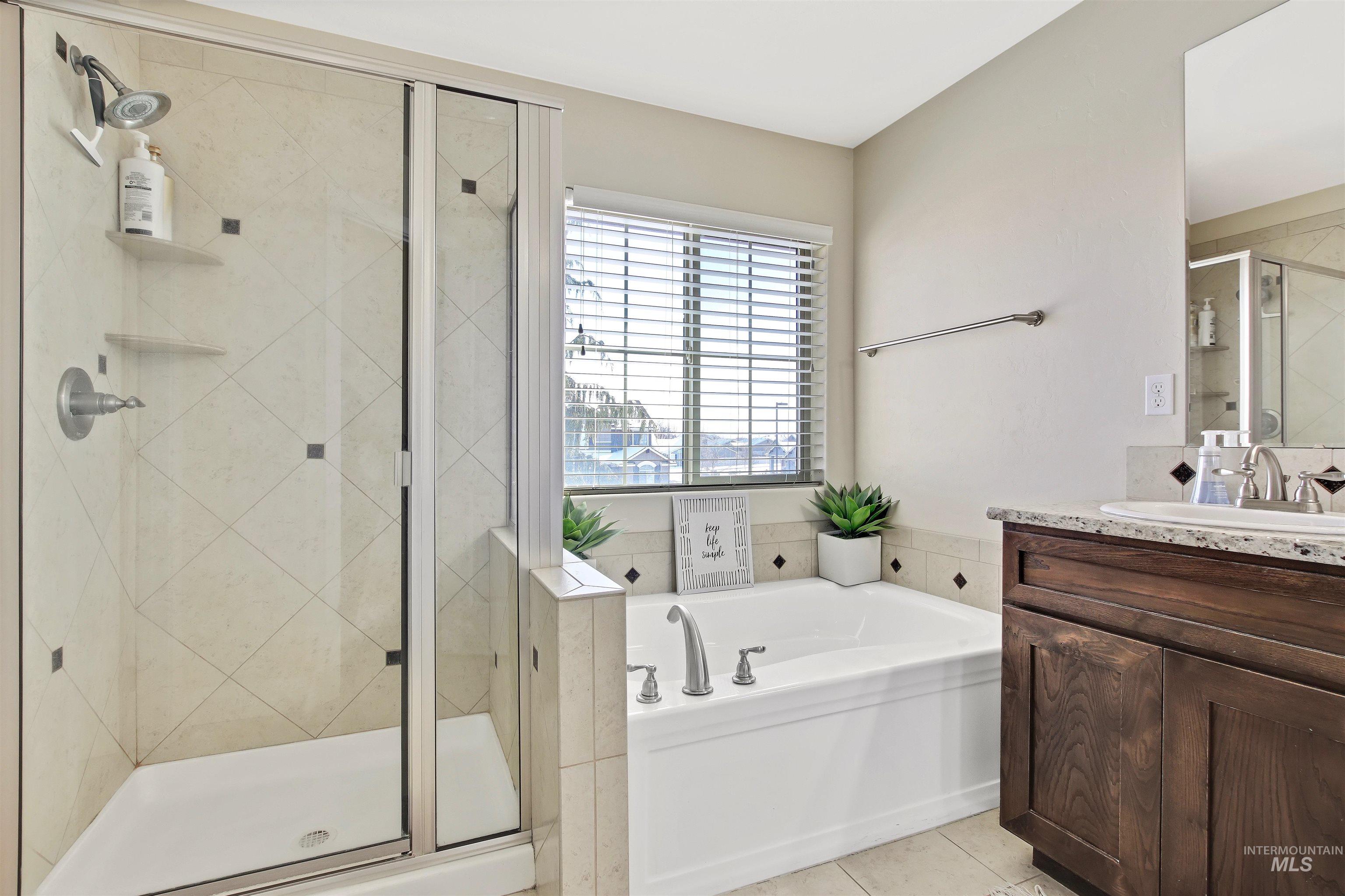 4631 N Adale Ave, Meridian, Idaho 83646, 5 Bedrooms, 3 Bathrooms, Residential For Sale, Price $569,900,MLS 98961717