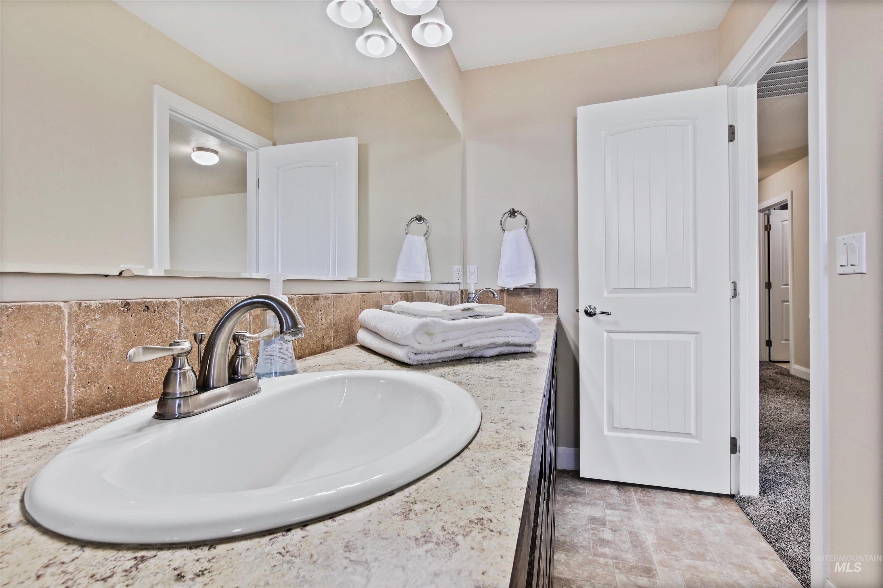 4631 N Adale Ave, Meridian, Idaho 83646, 5 Bedrooms, 3 Bathrooms, Residential For Sale, Price $569,900,MLS 98961717