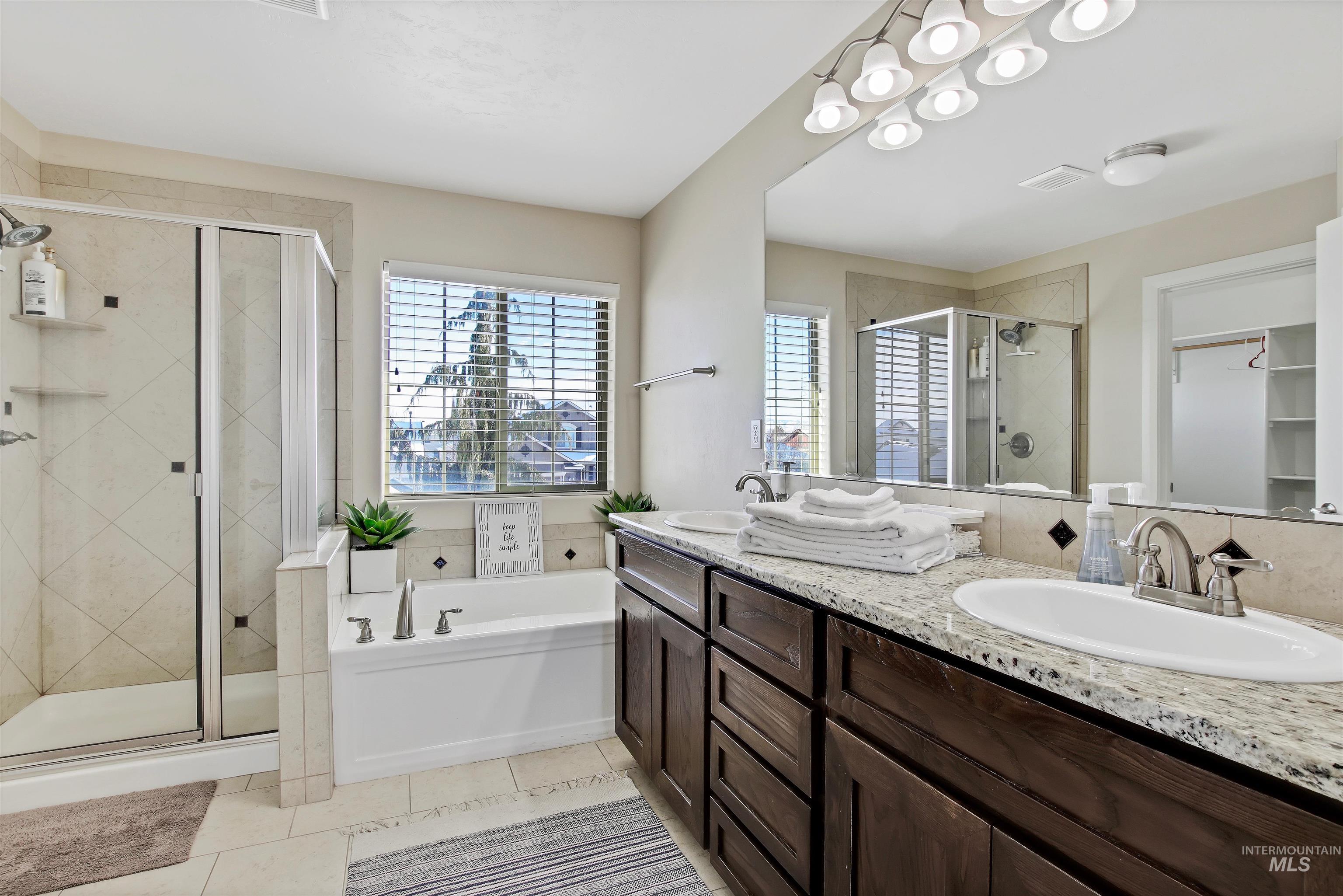 4631 N Adale Ave, Meridian, Idaho 83646, 5 Bedrooms, 3 Bathrooms, Residential For Sale, Price $569,900,MLS 98961717