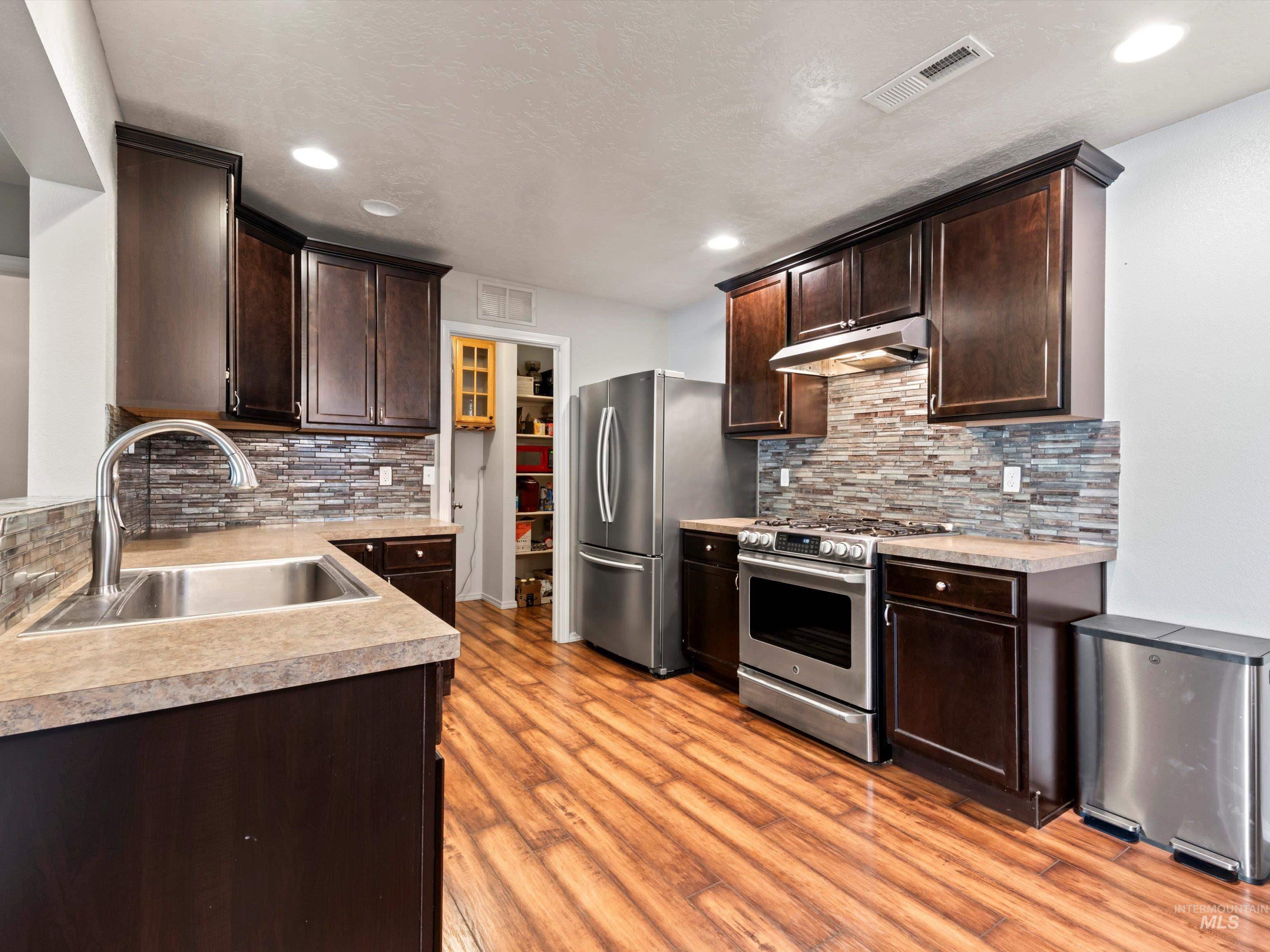 10473 W Jerry Peak St, Boise, Idaho 83709, 3 Bedrooms, 2.5 Bathrooms, Residential For Sale, Price $424,000,MLS 98961726