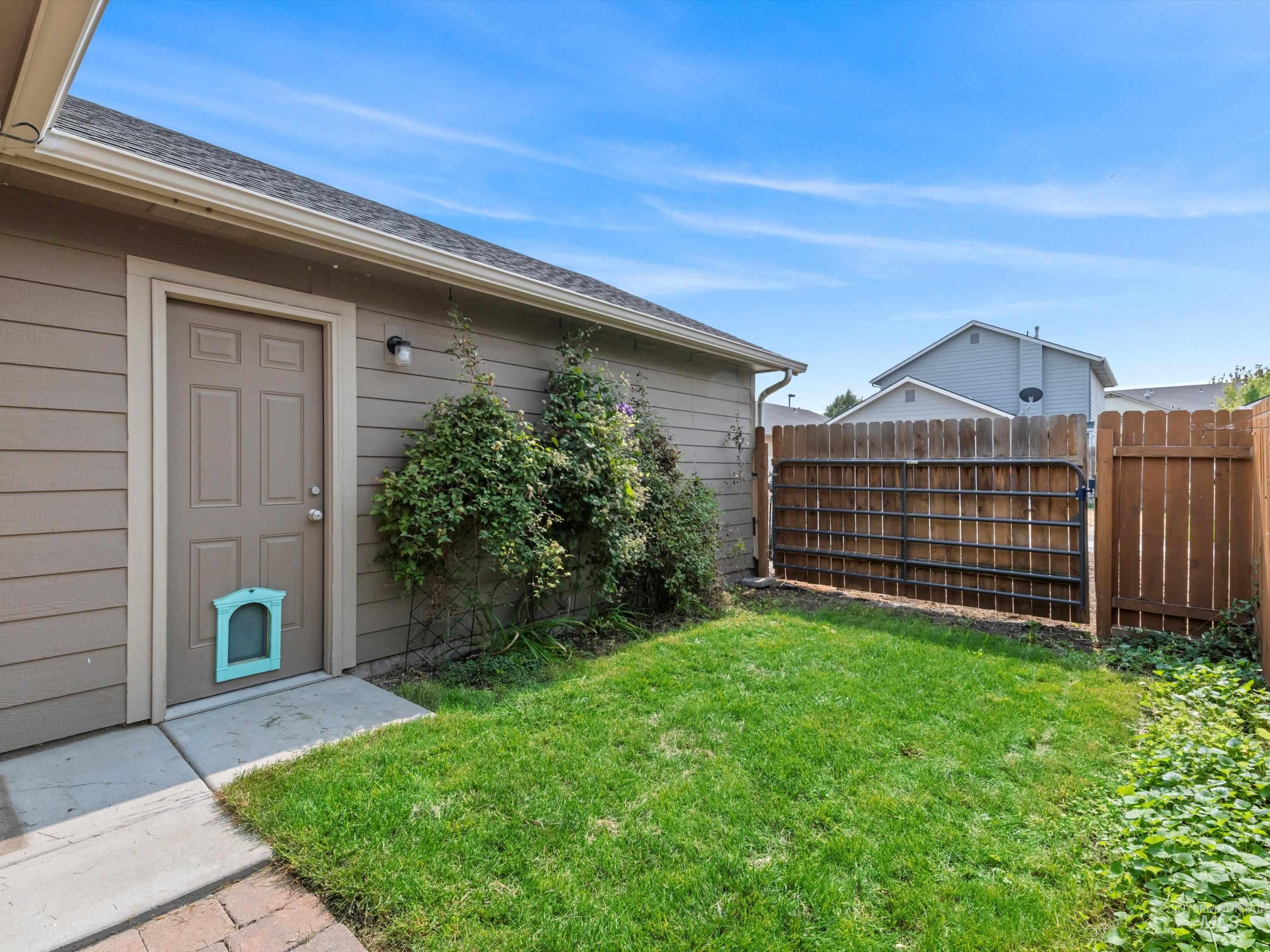 10473 W Jerry Peak St, Boise, Idaho 83709, 3 Bedrooms, 2.5 Bathrooms, Residential For Sale, Price $424,000,MLS 98961726