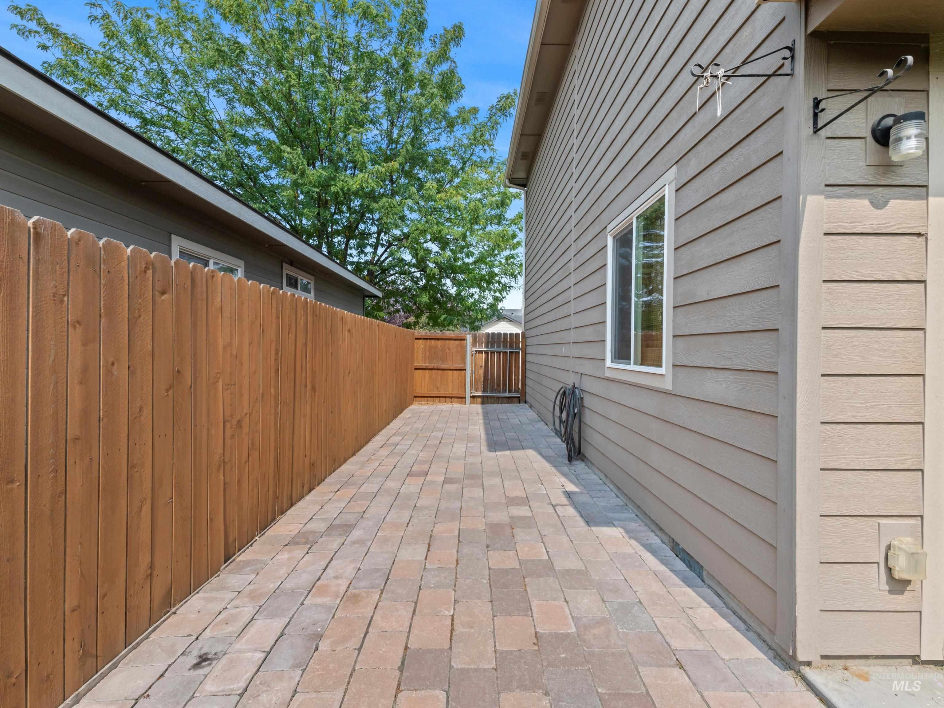 10473 W Jerry Peak St, Boise, Idaho 83709, 3 Bedrooms, 2.5 Bathrooms, Residential For Sale, Price $424,000,MLS 98961726