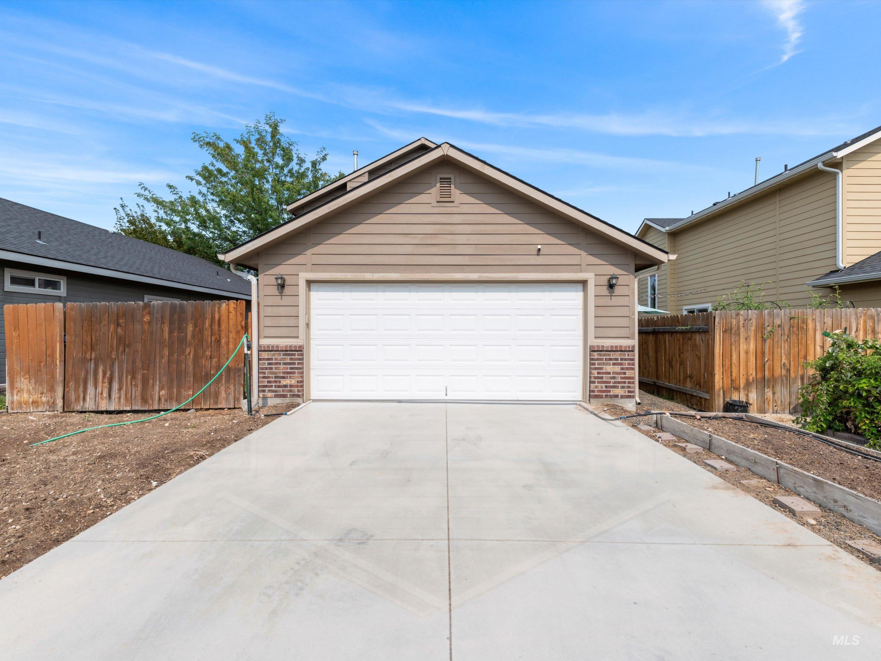 10473 W Jerry Peak St, Boise, Idaho 83709, 3 Bedrooms, 2.5 Bathrooms, Residential For Sale, Price $424,000,MLS 98961726