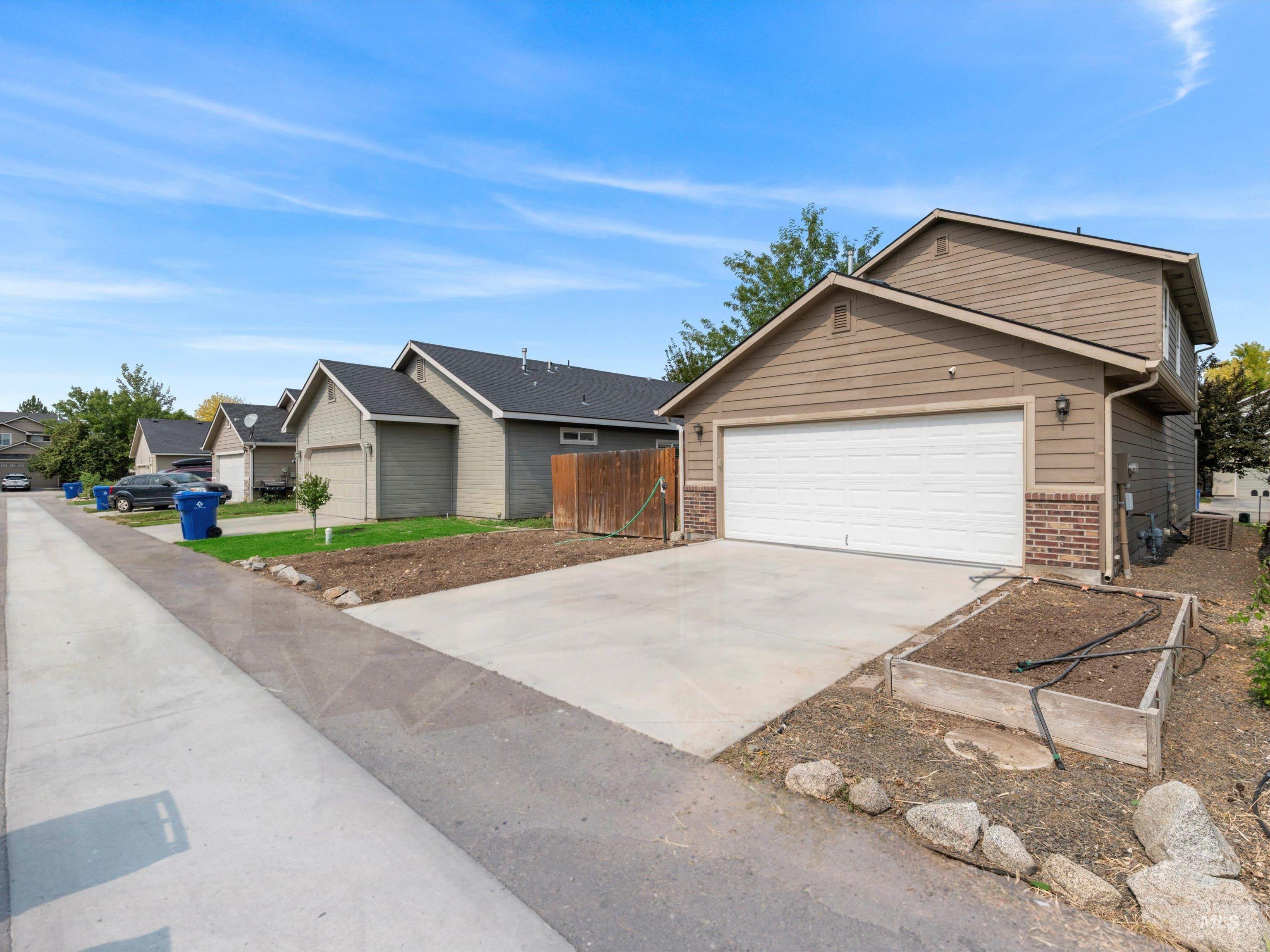 10473 W Jerry Peak St, Boise, Idaho 83709, 3 Bedrooms, 2.5 Bathrooms, Residential For Sale, Price $424,000,MLS 98961726