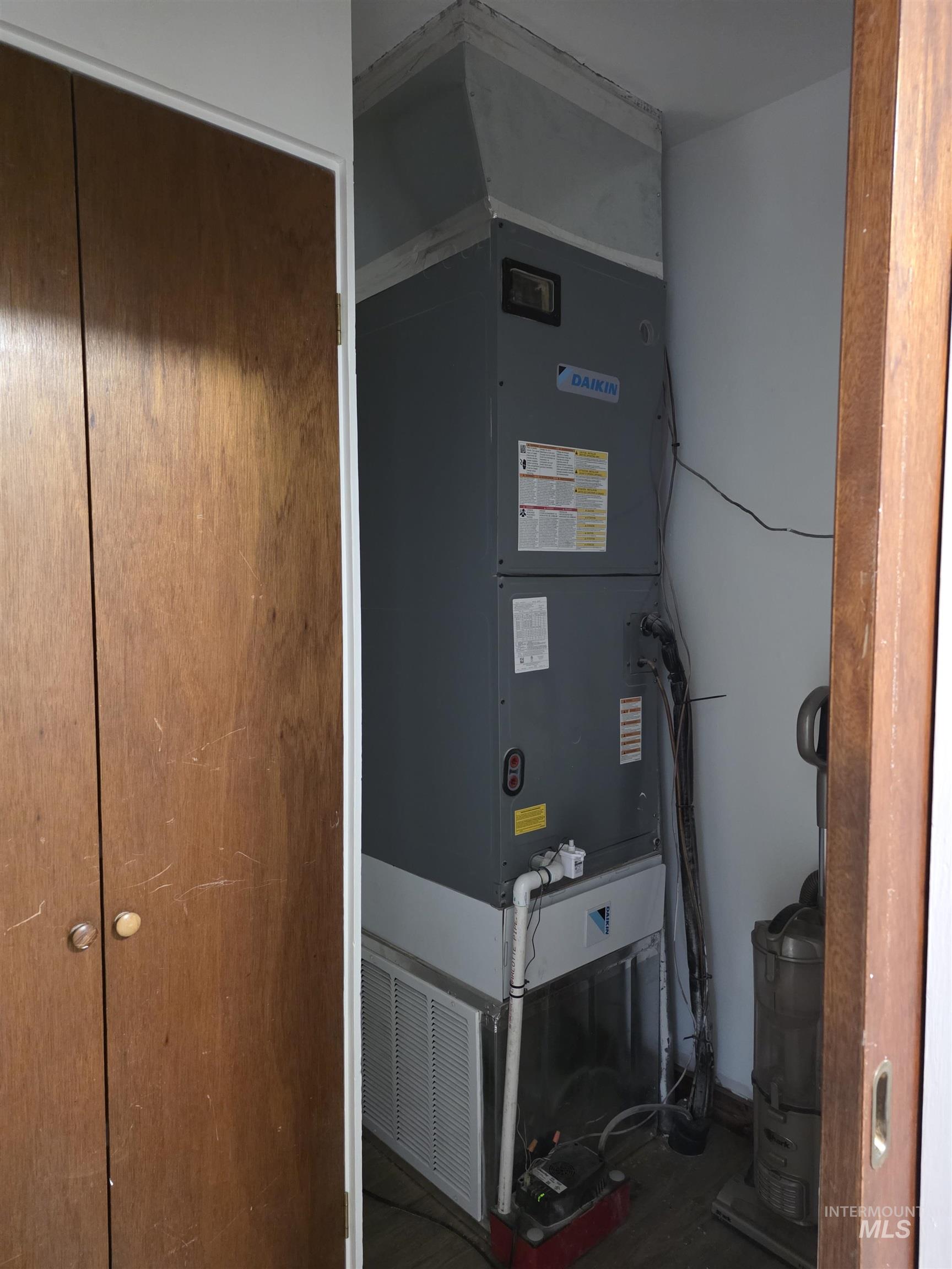 1155 Michigan Avenue, Orofino, Idaho 83544, 3 Bedrooms, 1.5 Bathrooms, Residential For Sale, Price $399,000,MLS 98961745