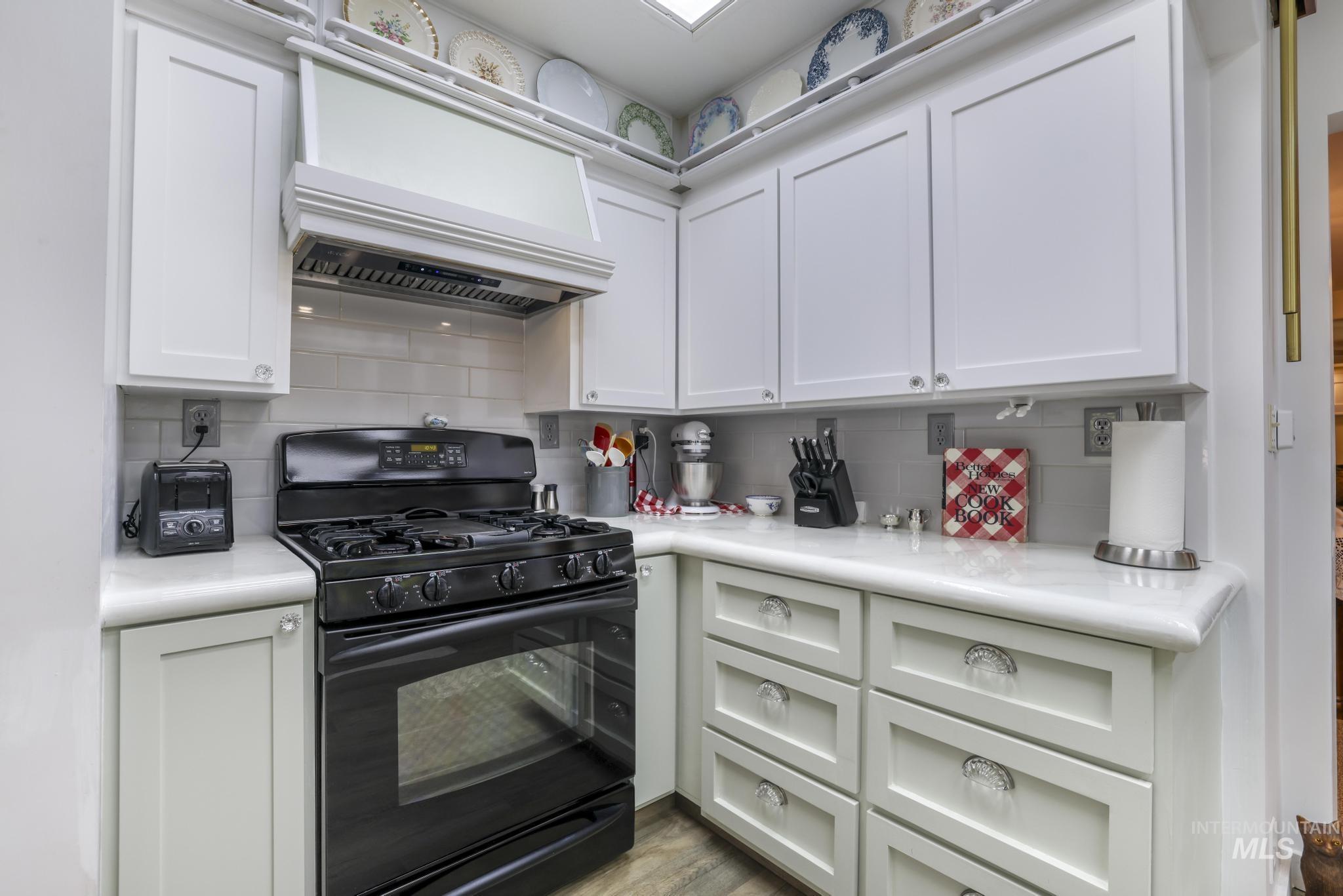 916 Hankins Rd N, Twin Falls, Idaho 83301, 3 Bedrooms, 4 Bathrooms, Residential For Sale, Price $750,000,MLS 98961760