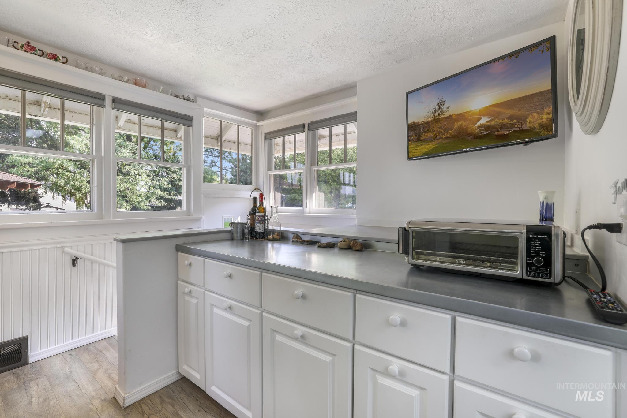 916 Hankins Rd N, Twin Falls, Idaho 83301, 3 Bedrooms, 4 Bathrooms, Residential For Sale, Price $750,000,MLS 98961760