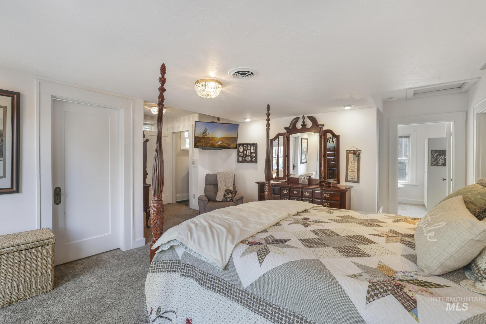 916 Hankins Rd N, Twin Falls, Idaho 83301, 3 Bedrooms, 4 Bathrooms, Residential For Sale, Price $750,000,MLS 98961760