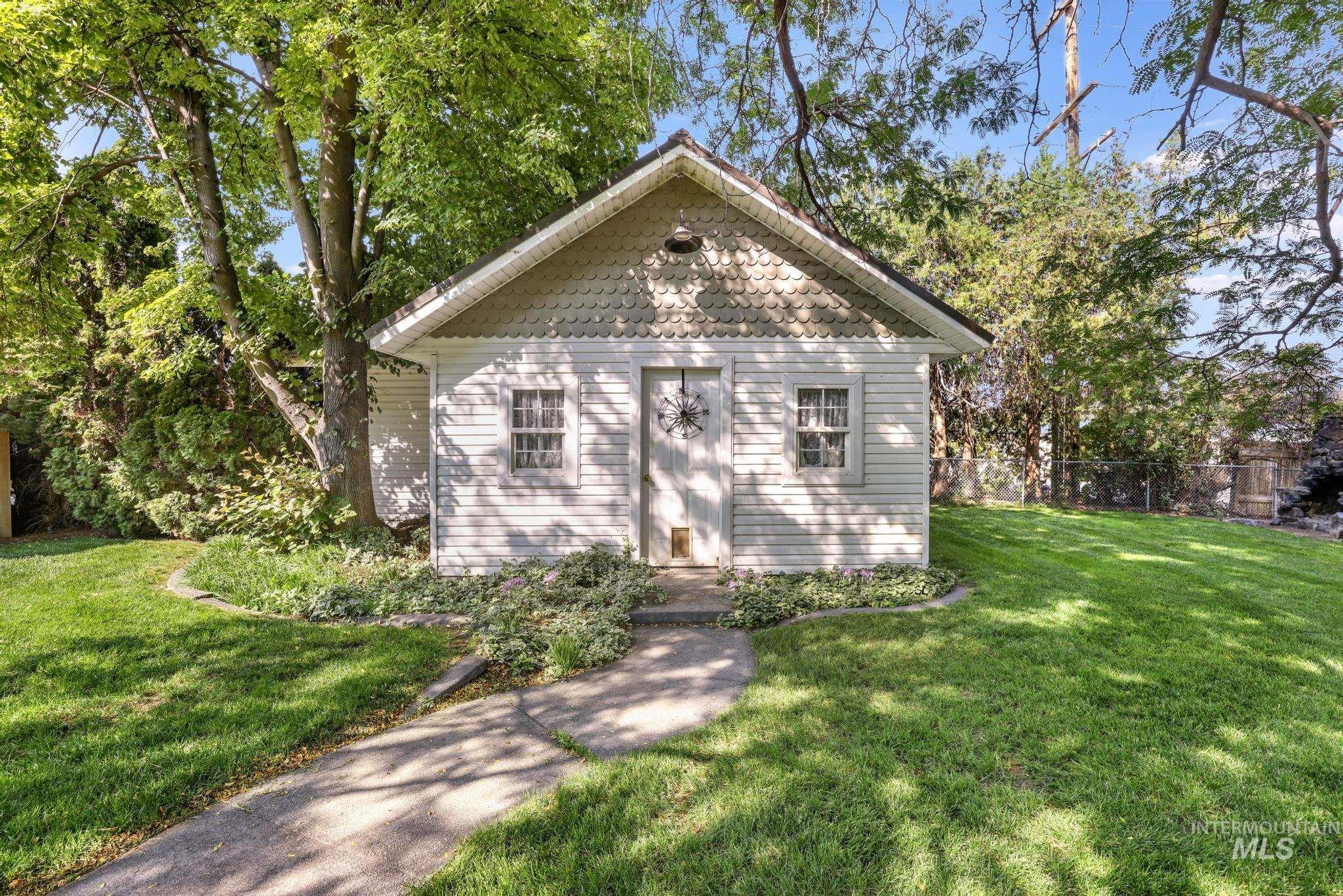 916 Hankins Rd N, Twin Falls, Idaho 83301, 3 Bedrooms, 4 Bathrooms, Residential For Sale, Price $750,000,MLS 98961760