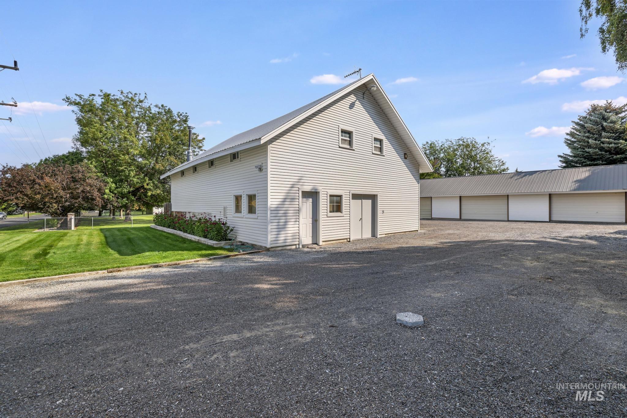 916 Hankins Rd N, Twin Falls, Idaho 83301, 3 Bedrooms, 4 Bathrooms, Residential For Sale, Price $750,000,MLS 98961760