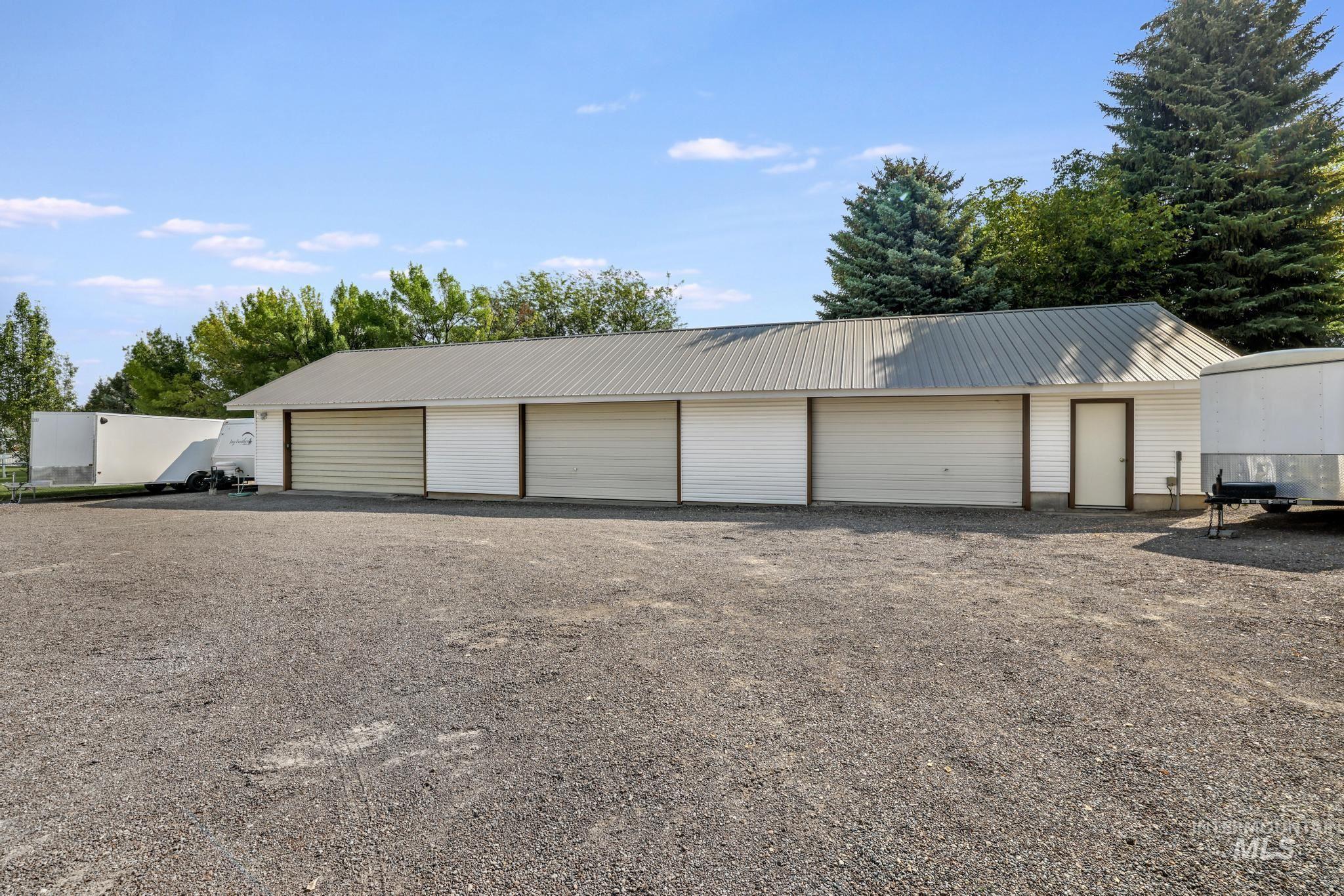 916 Hankins Rd N, Twin Falls, Idaho 83301, 3 Bedrooms, 4 Bathrooms, Residential For Sale, Price $750,000,MLS 98961760