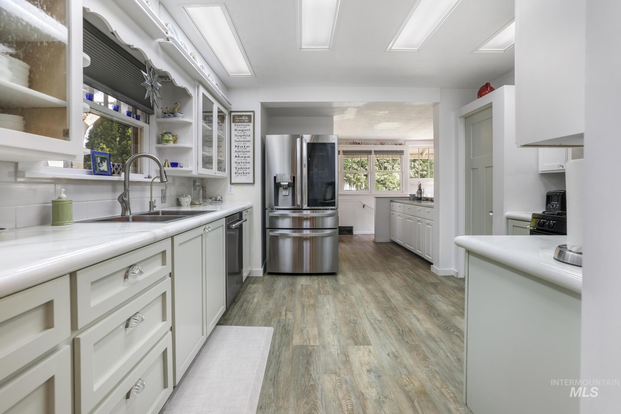 916 Hankins Rd N, Twin Falls, Idaho 83301, 3 Bedrooms, 4 Bathrooms, Residential For Sale, Price $750,000,MLS 98961760