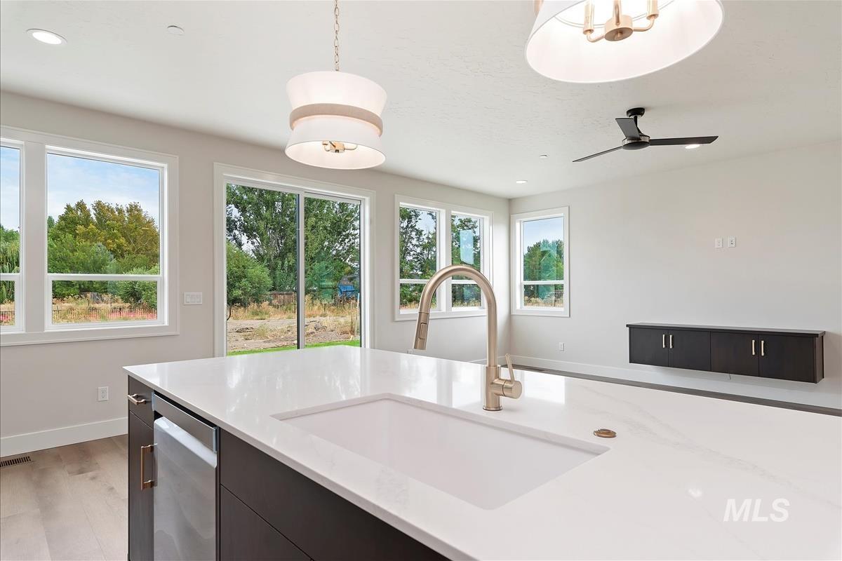 428 Hidden Mill Ct, Middleton, Idaho 83644, 4 Bedrooms, 2.5 Bathrooms, Residential For Sale, Price $589,900,MLS 98961812