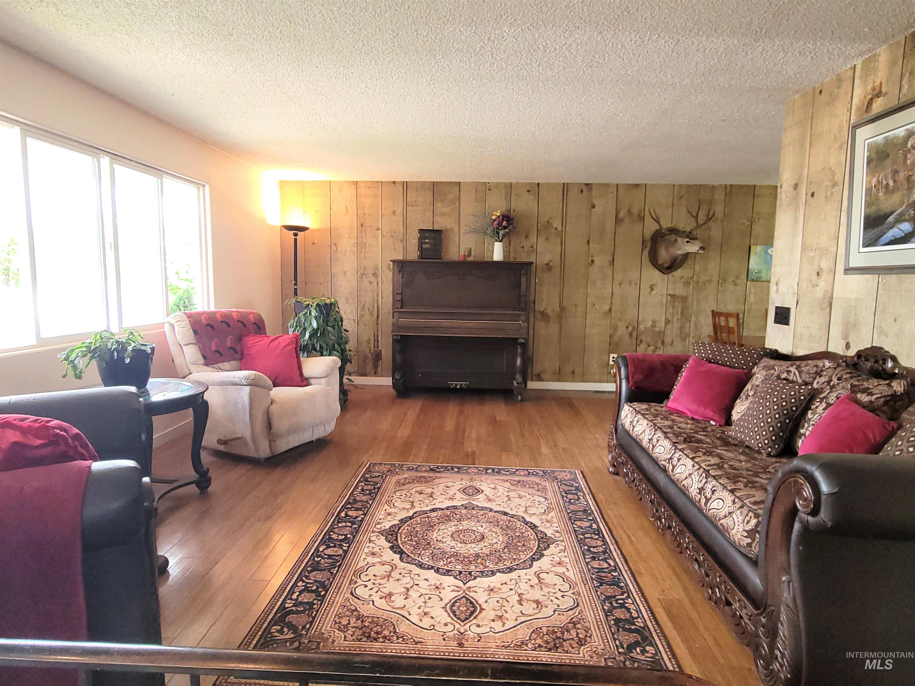 2020 Powers Ave., Lewiston, Idaho 83501, 4 Bedrooms, 2 Bathrooms, Residential For Sale, Price $399,999,MLS 98961826