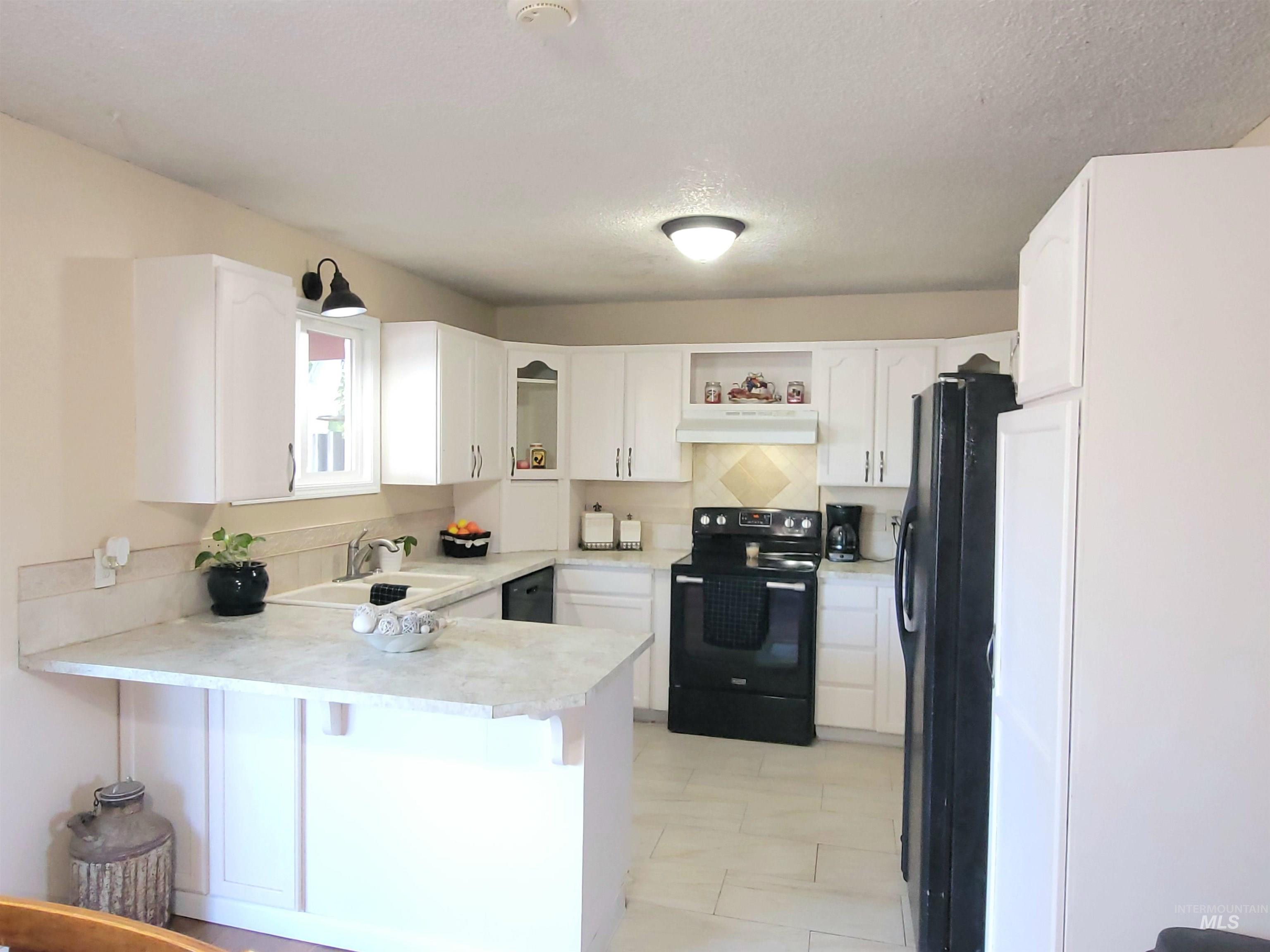 2020 Powers Ave., Lewiston, Idaho 83501, 4 Bedrooms, 2 Bathrooms, Residential For Sale, Price $399,999,MLS 98961826
