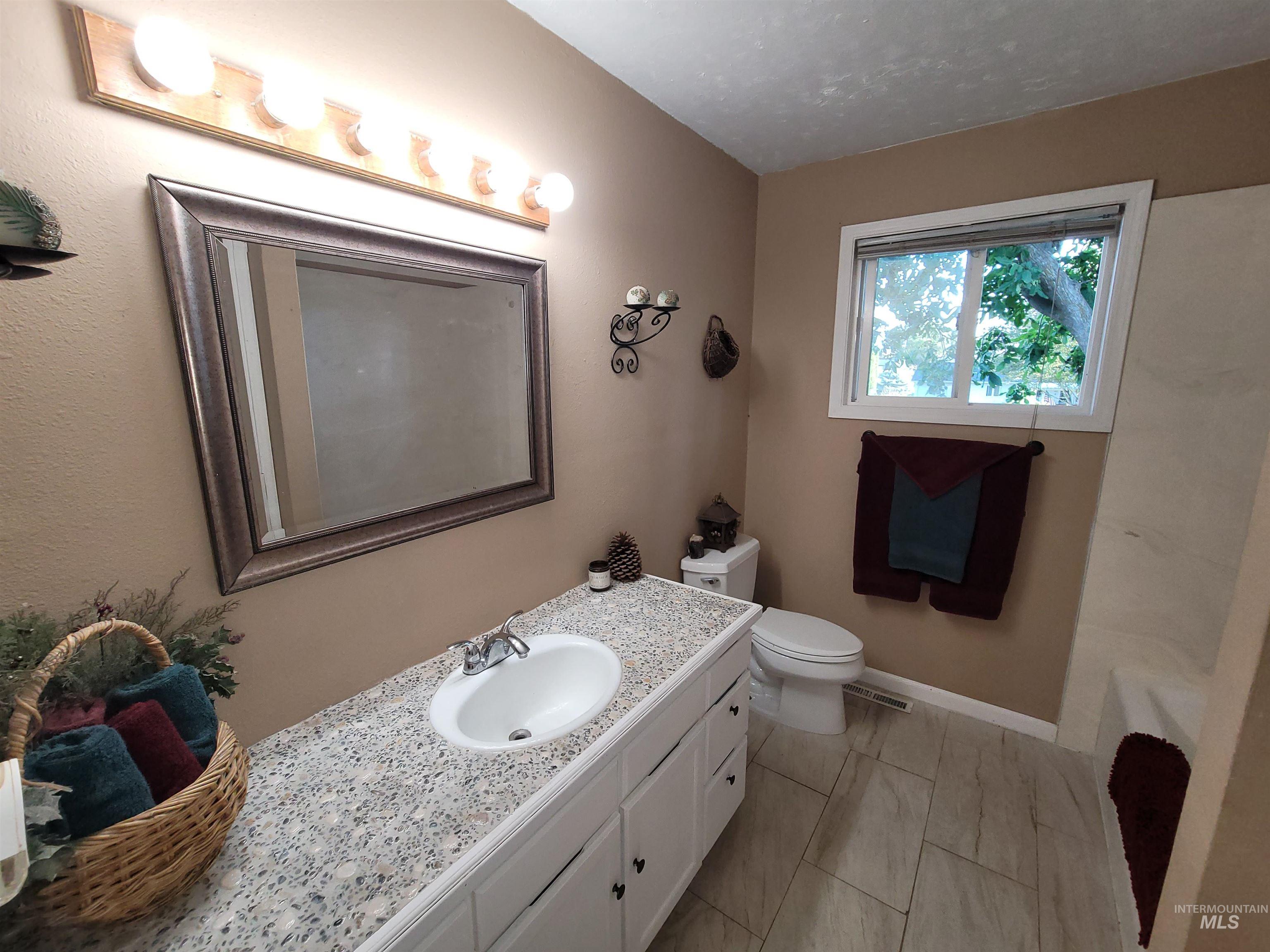 2020 Powers Ave., Lewiston, Idaho 83501, 4 Bedrooms, 2 Bathrooms, Residential For Sale, Price $427,900, 98961826