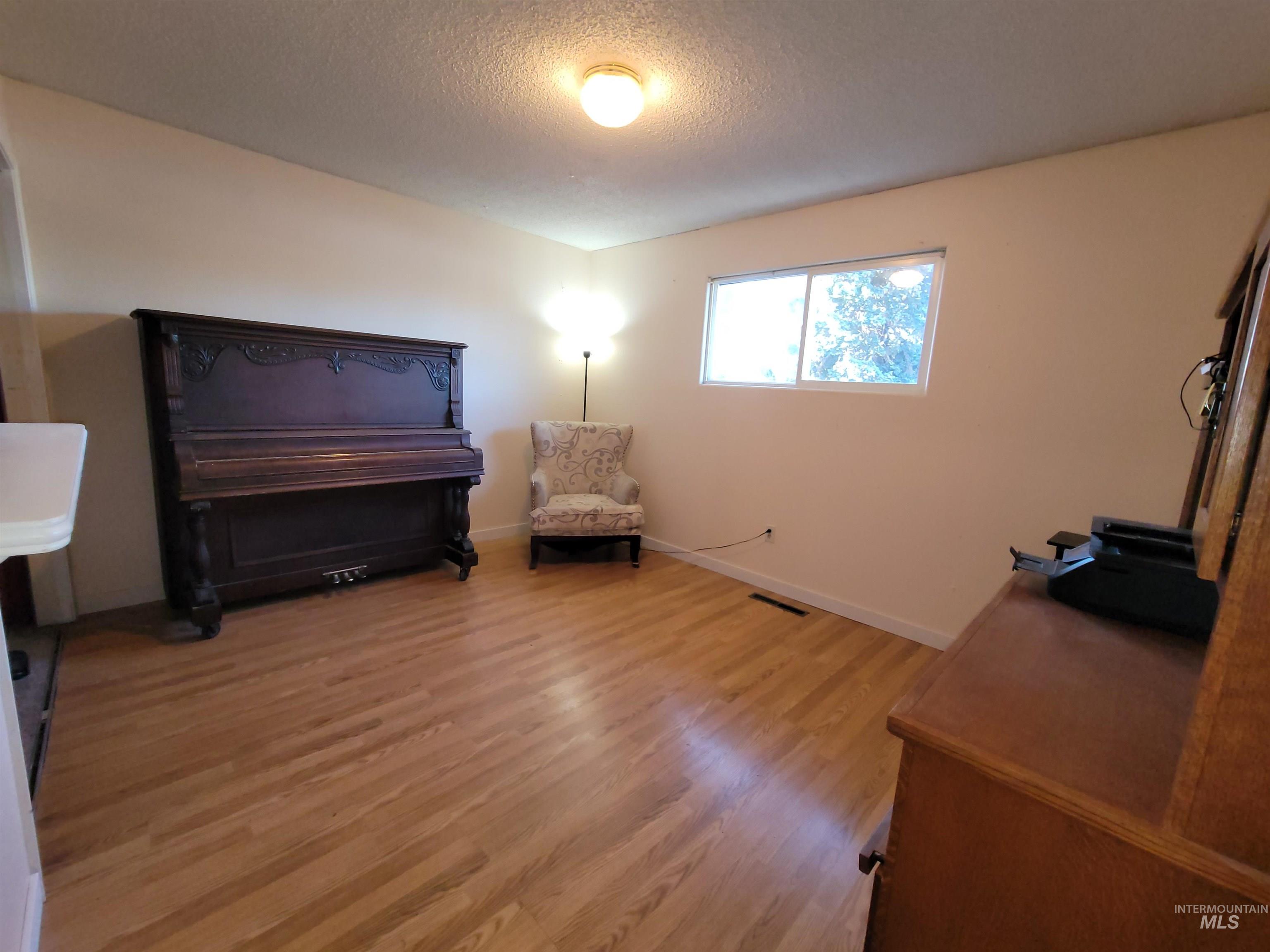 2020 Powers Ave., Lewiston, Idaho 83501, 4 Bedrooms, 2 Bathrooms, Residential For Sale, Price $424,900, 98961826