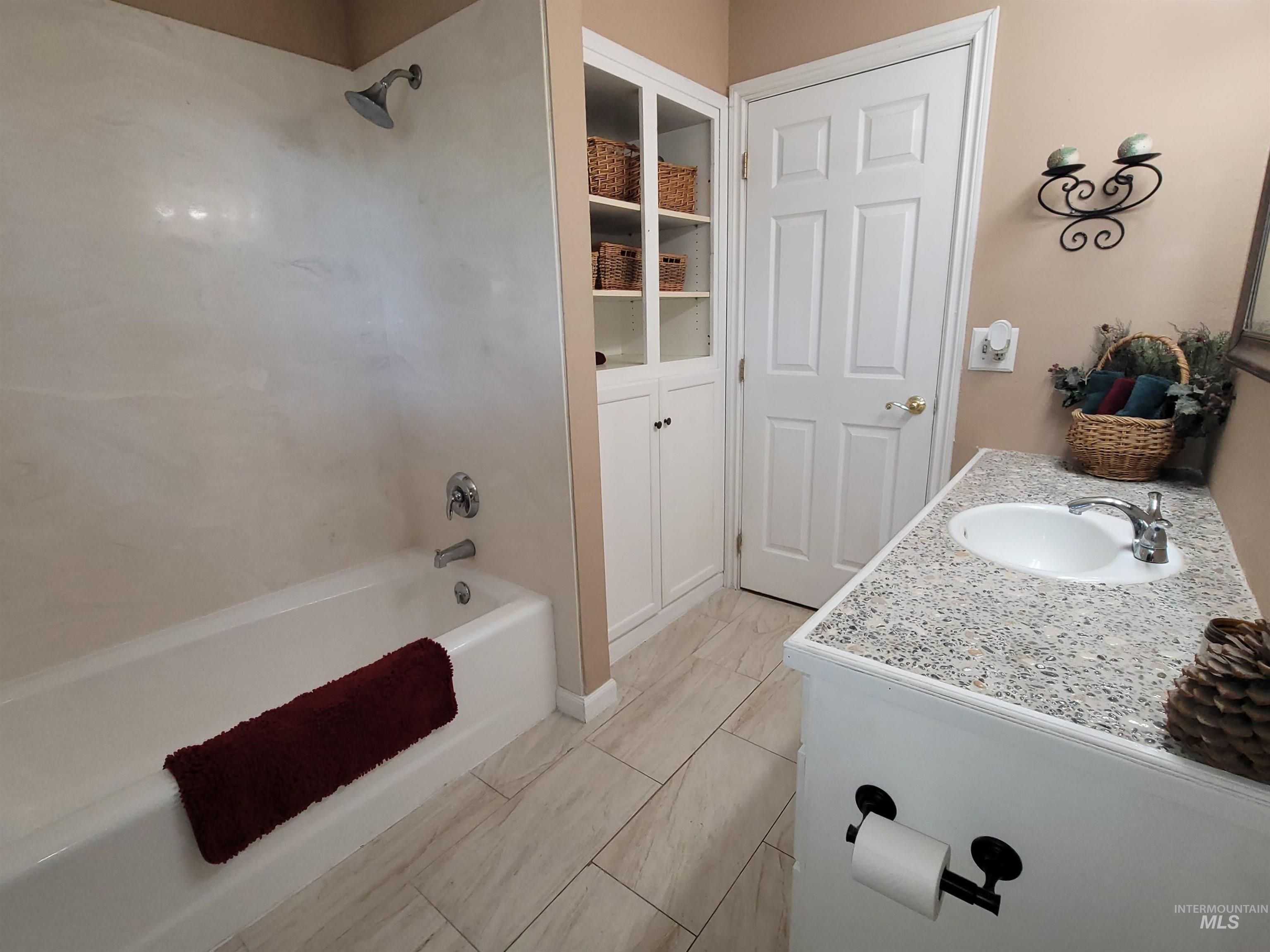 2020 Powers Ave., Lewiston, Idaho 83501, 4 Bedrooms, 2 Bathrooms, Residential For Sale, Price $431,900,MLS 98961826