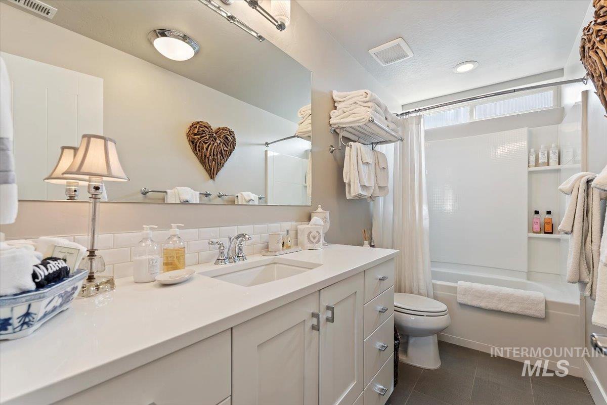 3891 W Farm View Dr, Boise, Idaho 83714, 3 Bedrooms, 2.5 Bathrooms, Residential For Sale, Price $795,000, 98961829